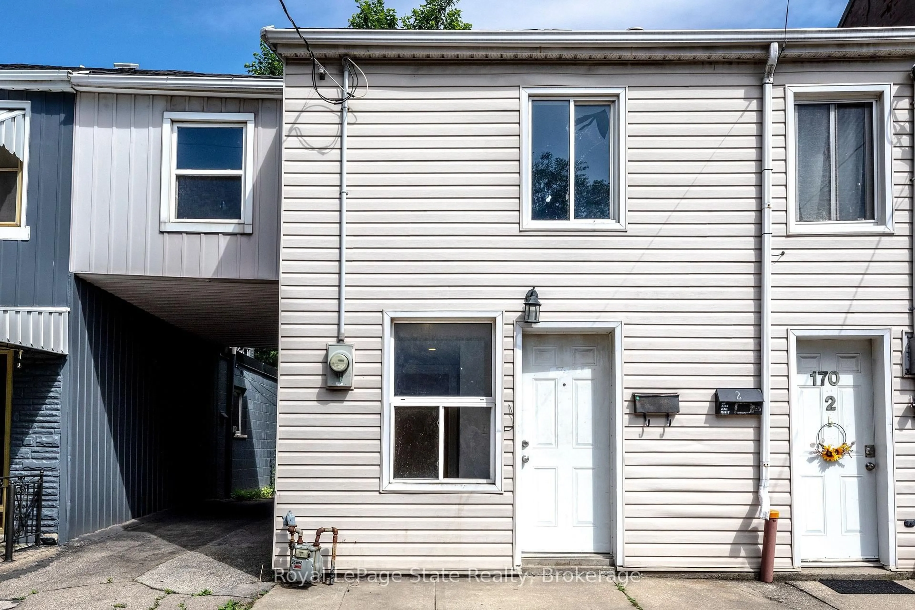 Home with vinyl exterior material, street for 170 1/2 Macnab St, Hamilton Ontario L8R 2M4