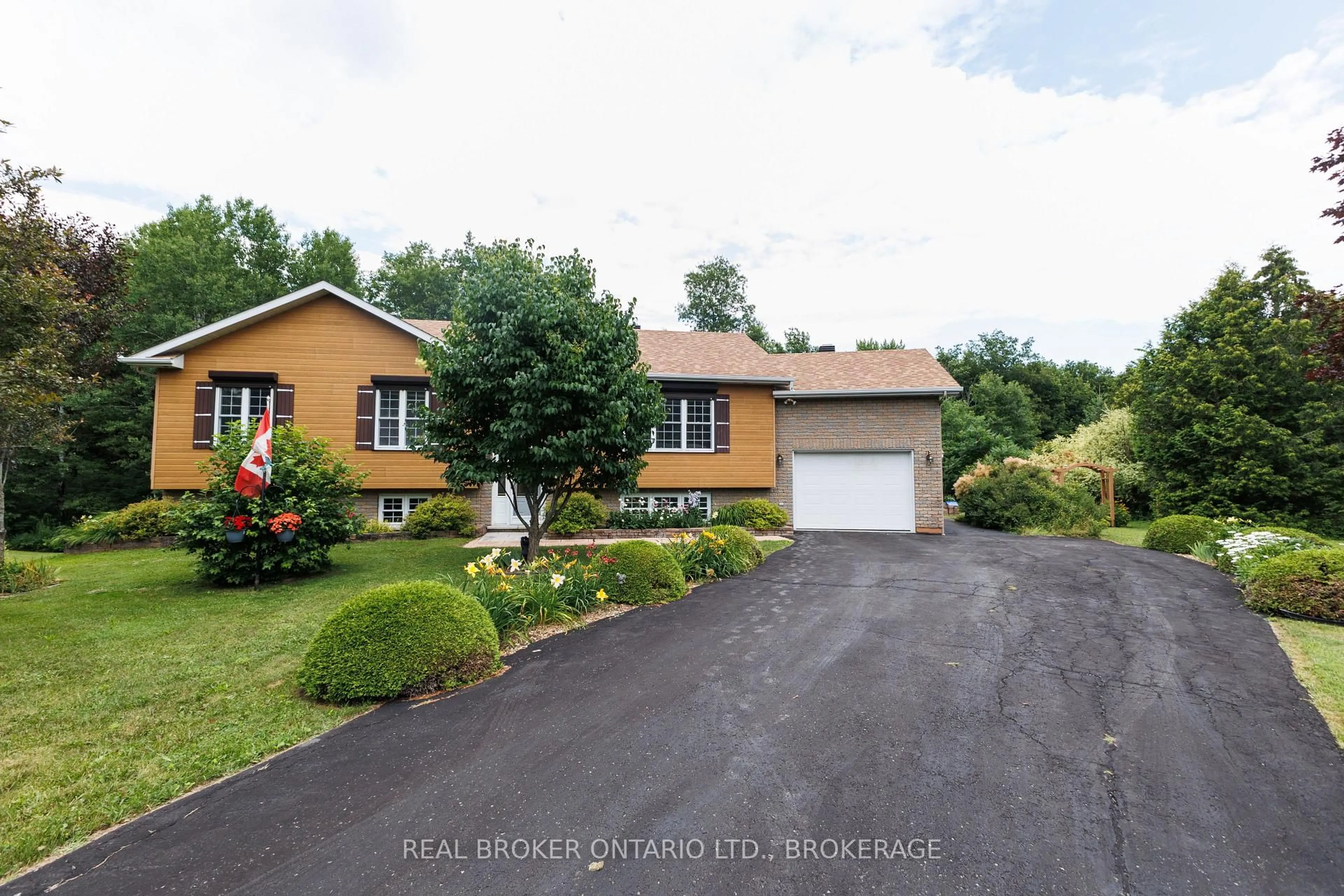A pic from outside/outdoor area/front of a property/back of a property/a pic from drone, street for 3213 Dornie Rd, North Glengarry Ontario K0C 1A0