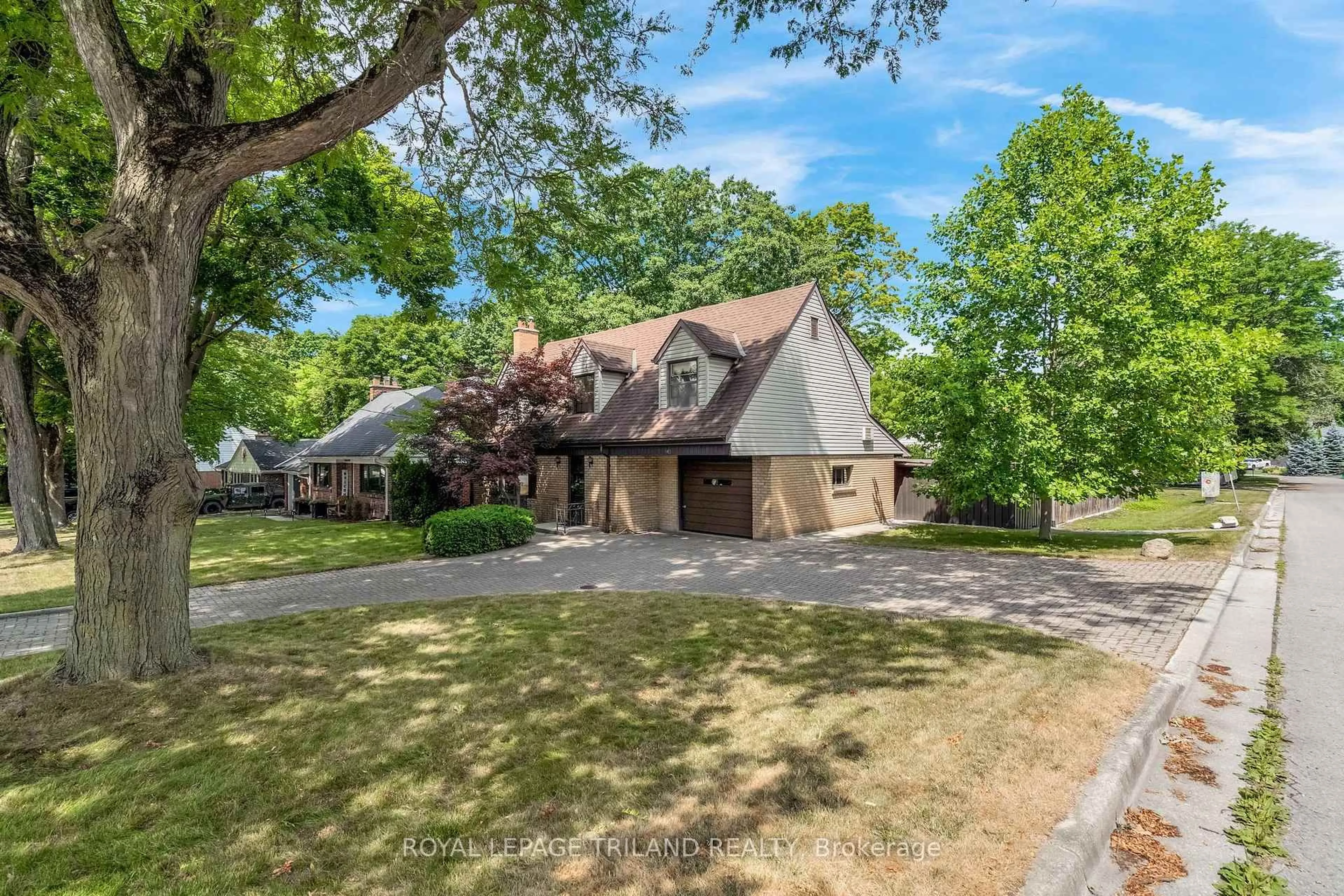A pic from outside/outdoor area/front of a property/back of a property/a pic from drone, street for 463 Riverside Dr, London North Ontario N6H 2R9