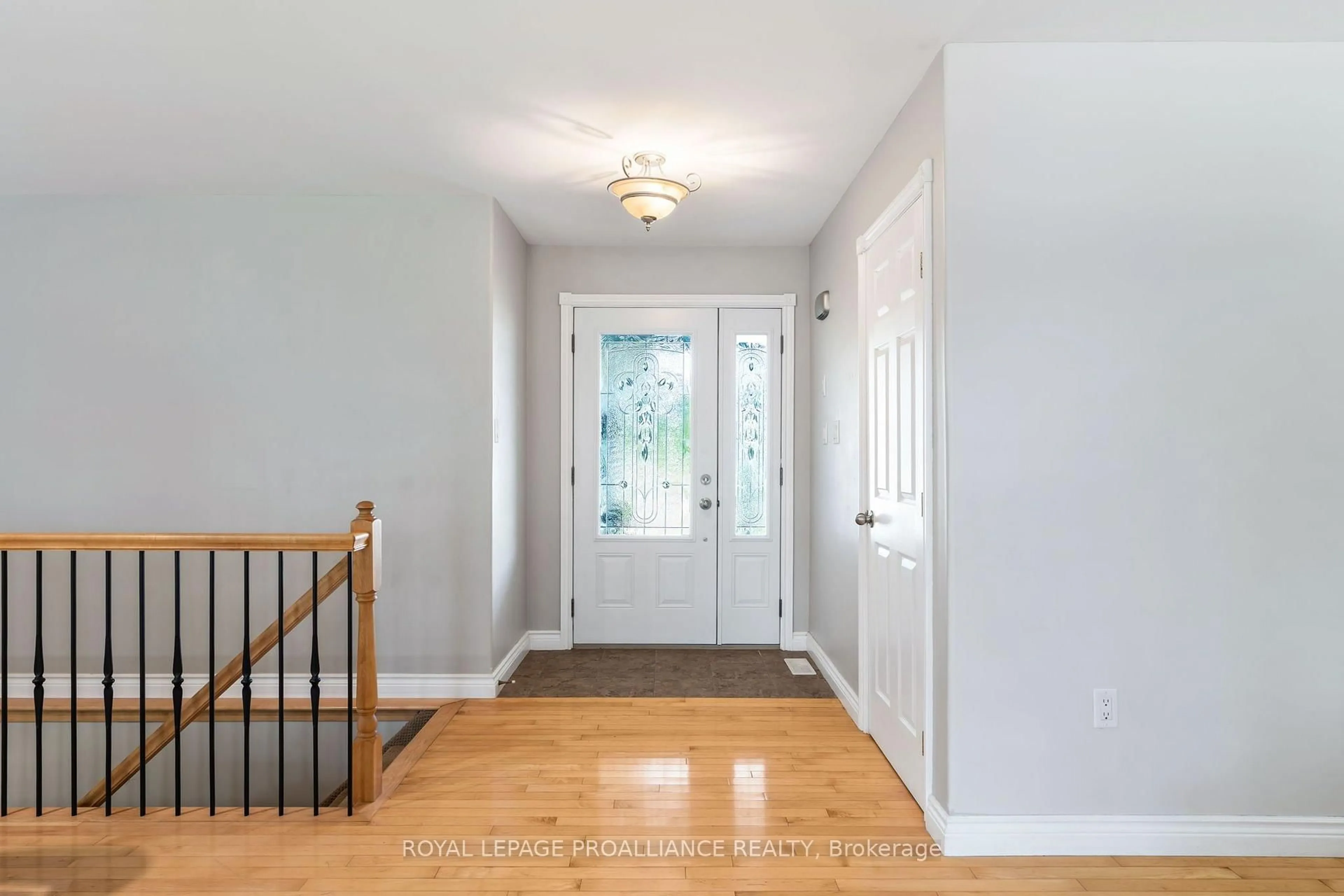 Indoor entryway for 7 Albert St, Edwardsburgh/Cardinal Ontario K0E 1T1
