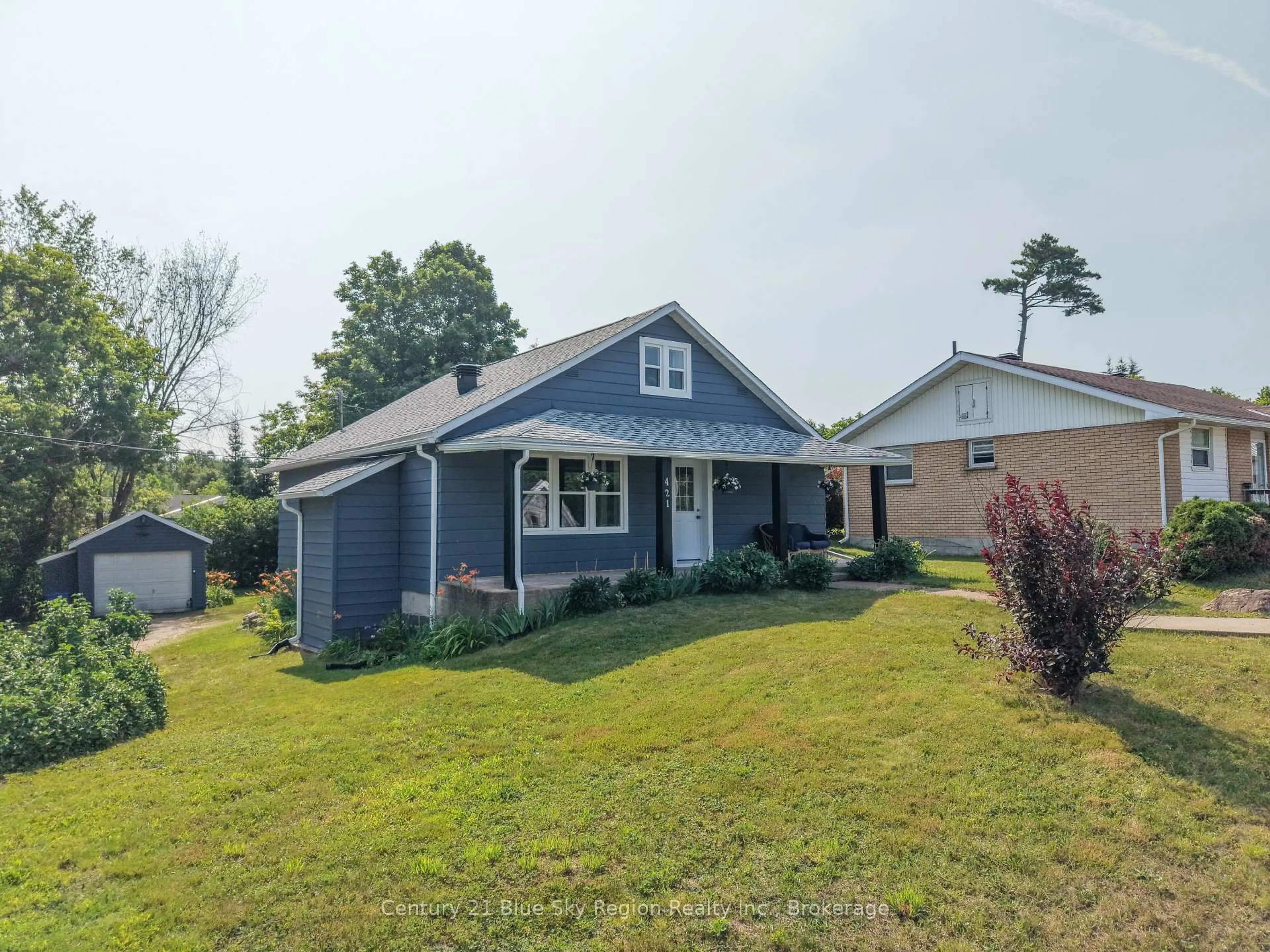 A pic from outside/outdoor area/front of a property/back of a property/a pic from drone, street for 421 Mcconnell St, Mattawa Ontario P0H 1V0