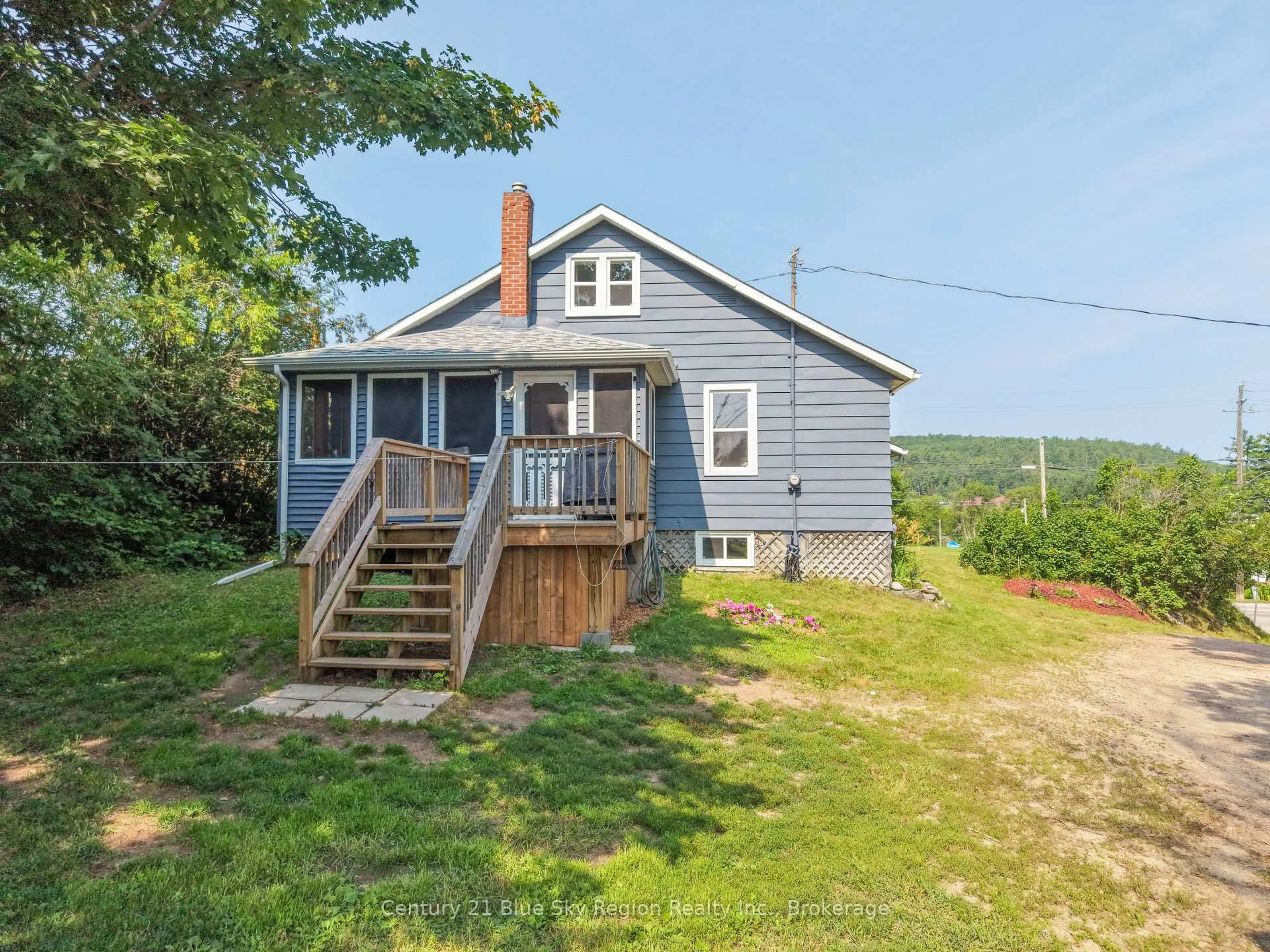 A pic from outside/outdoor area/front of a property/back of a property/a pic from drone, unknown for 421 Mcconnell St, Mattawa Ontario P0H 1V0