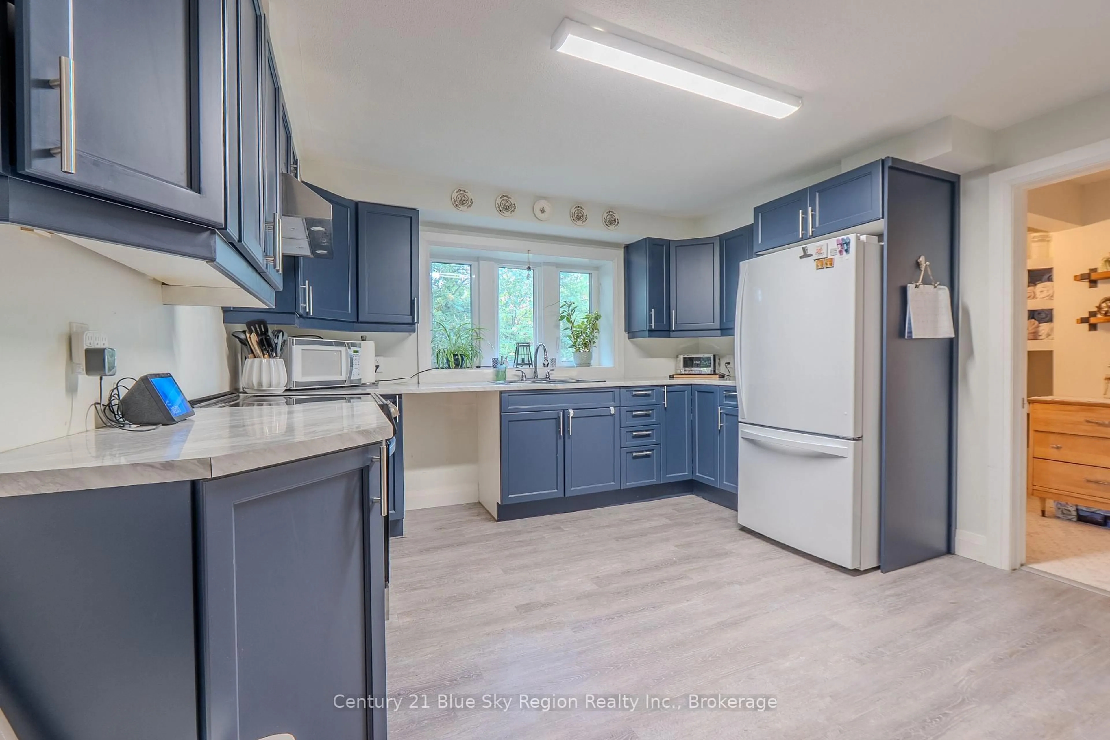 Open concept kitchen, ceramic/tile floor for 421 Mcconnell St, Mattawa Ontario P0H 1V0