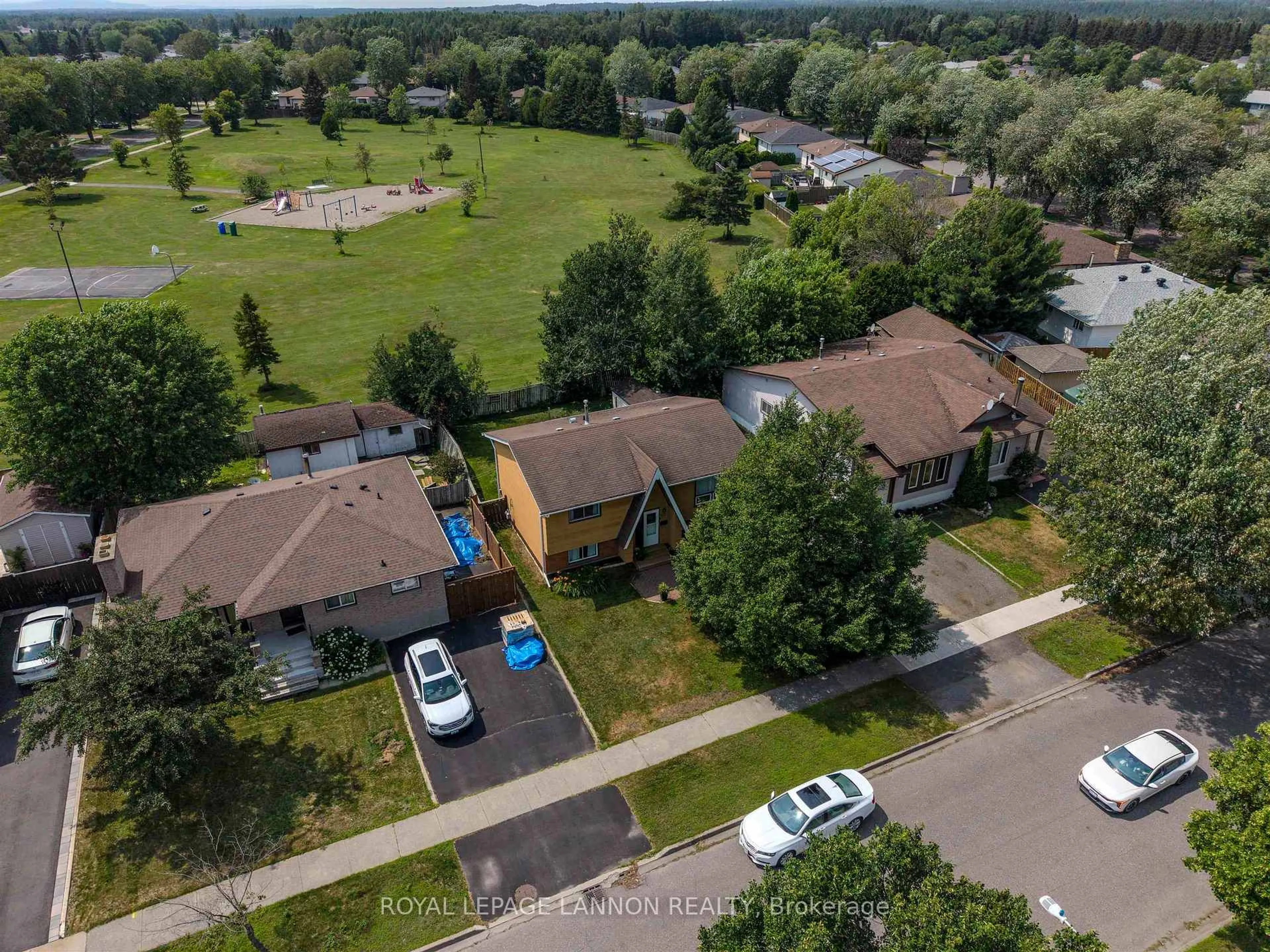 A pic from outside/outdoor area/front of a property/back of a property/a pic from drone, unknown for 145 Conestoga St, Thunder Bay Ontario P7C 5S9