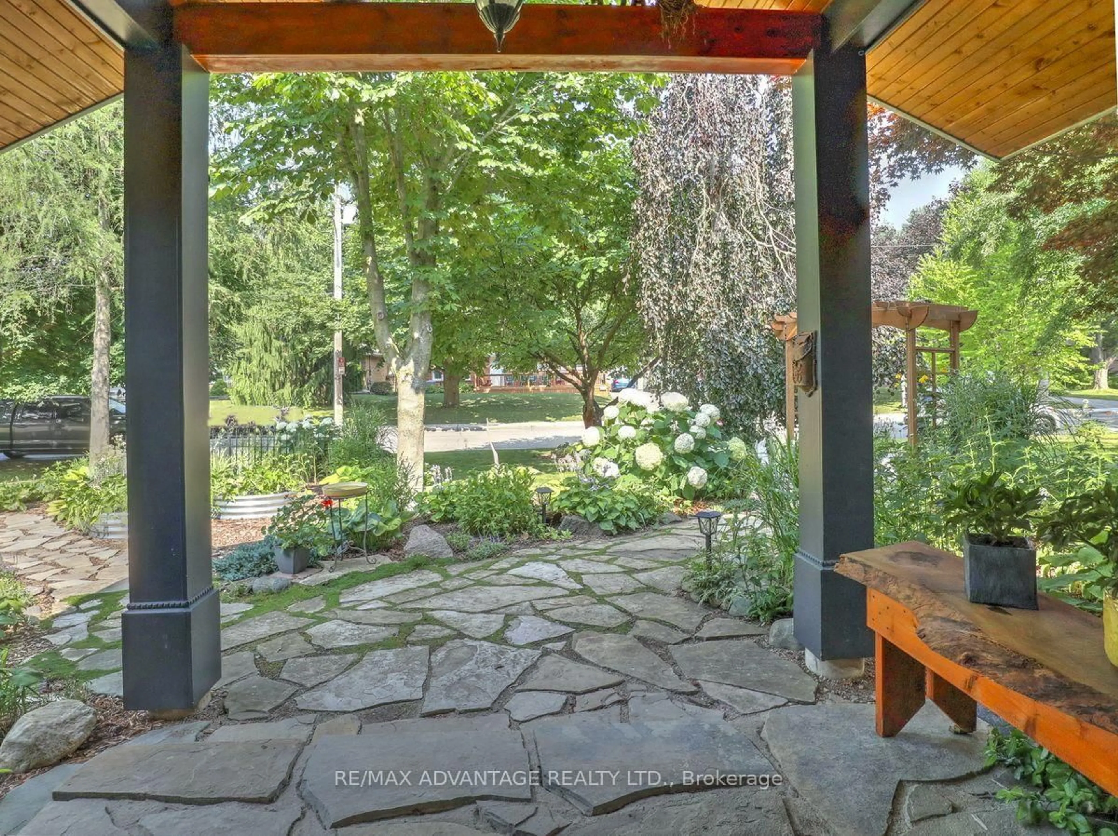 Patio, street for 467 Jellicoe Cres, London South Ontario N6K 2M7