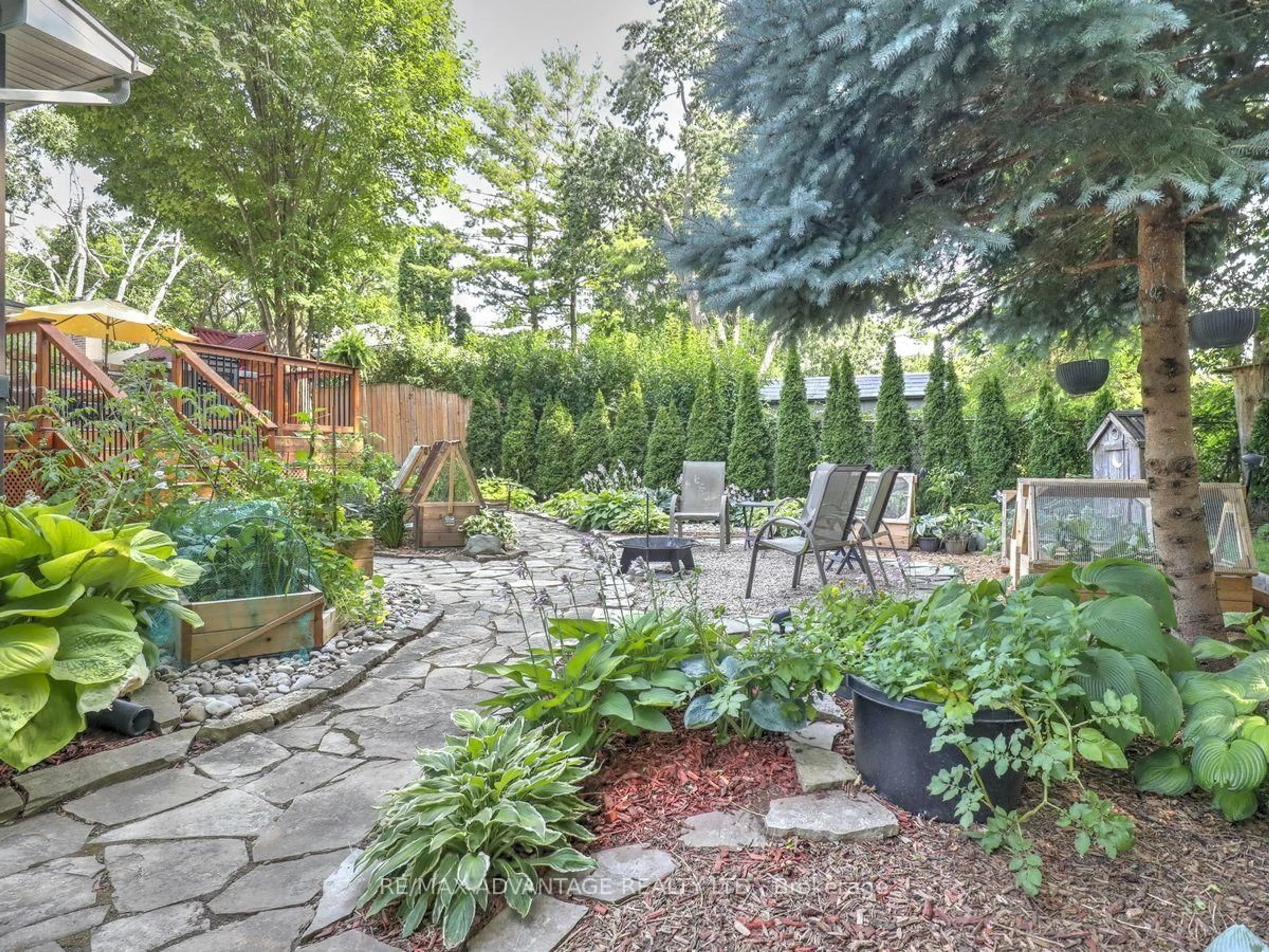 Patio, street for 467 Jellicoe Cres, London South Ontario N6K 2M7