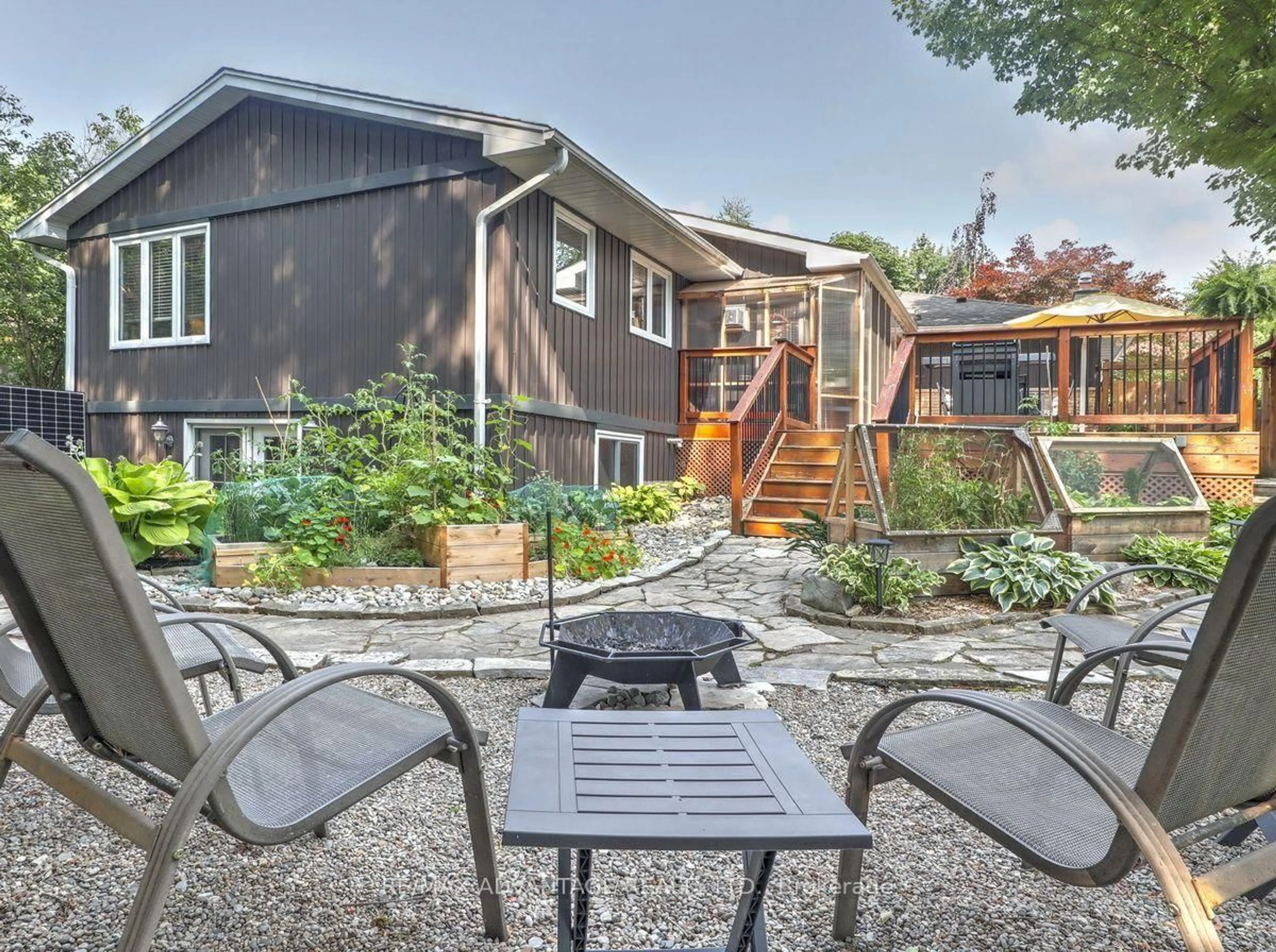 Patio, unknown for 467 Jellicoe Cres, London South Ontario N6K 2M7