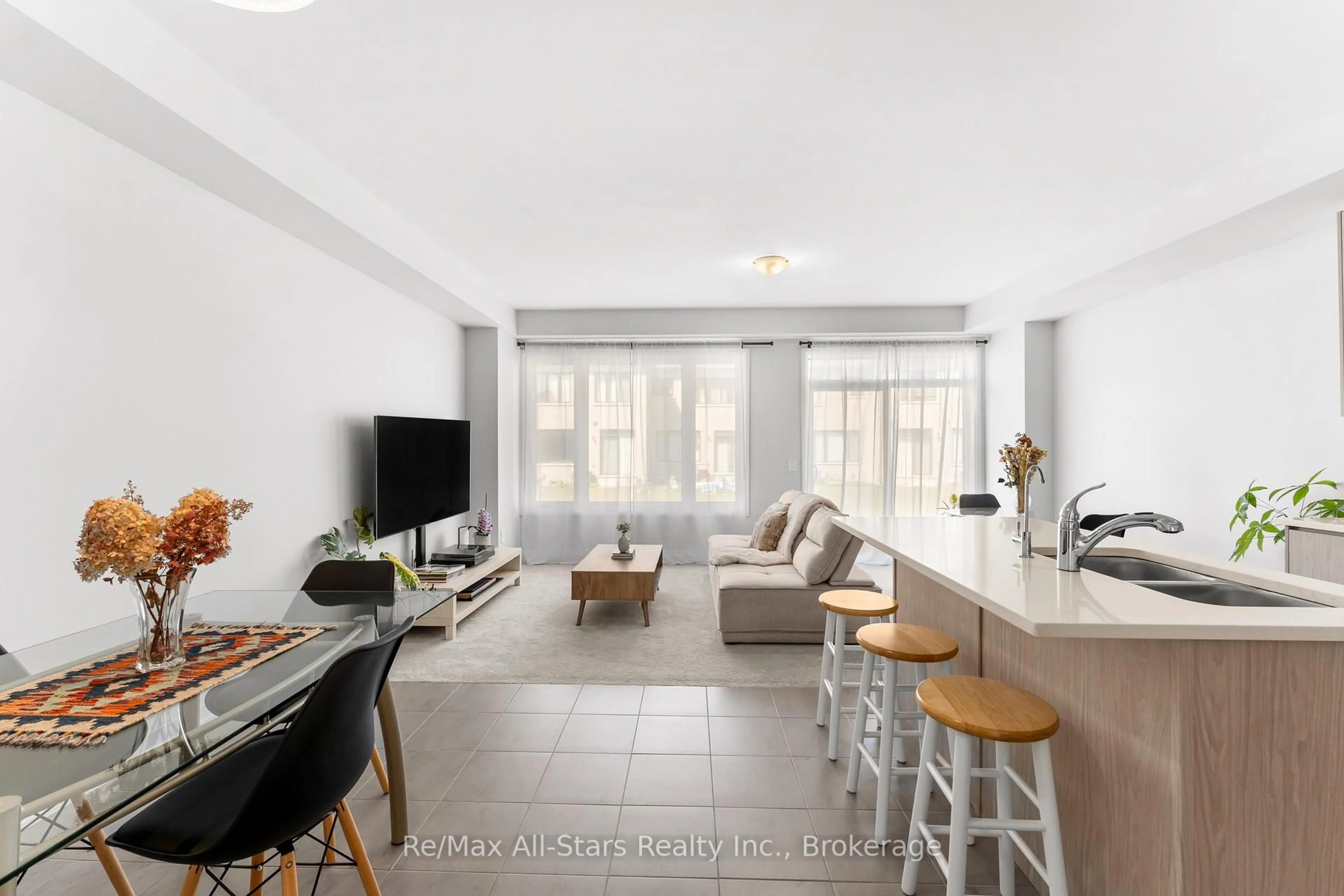 Living room with furniture, unknown for 7 Keenan St, Kawartha Lakes Ontario K9V 6C2
