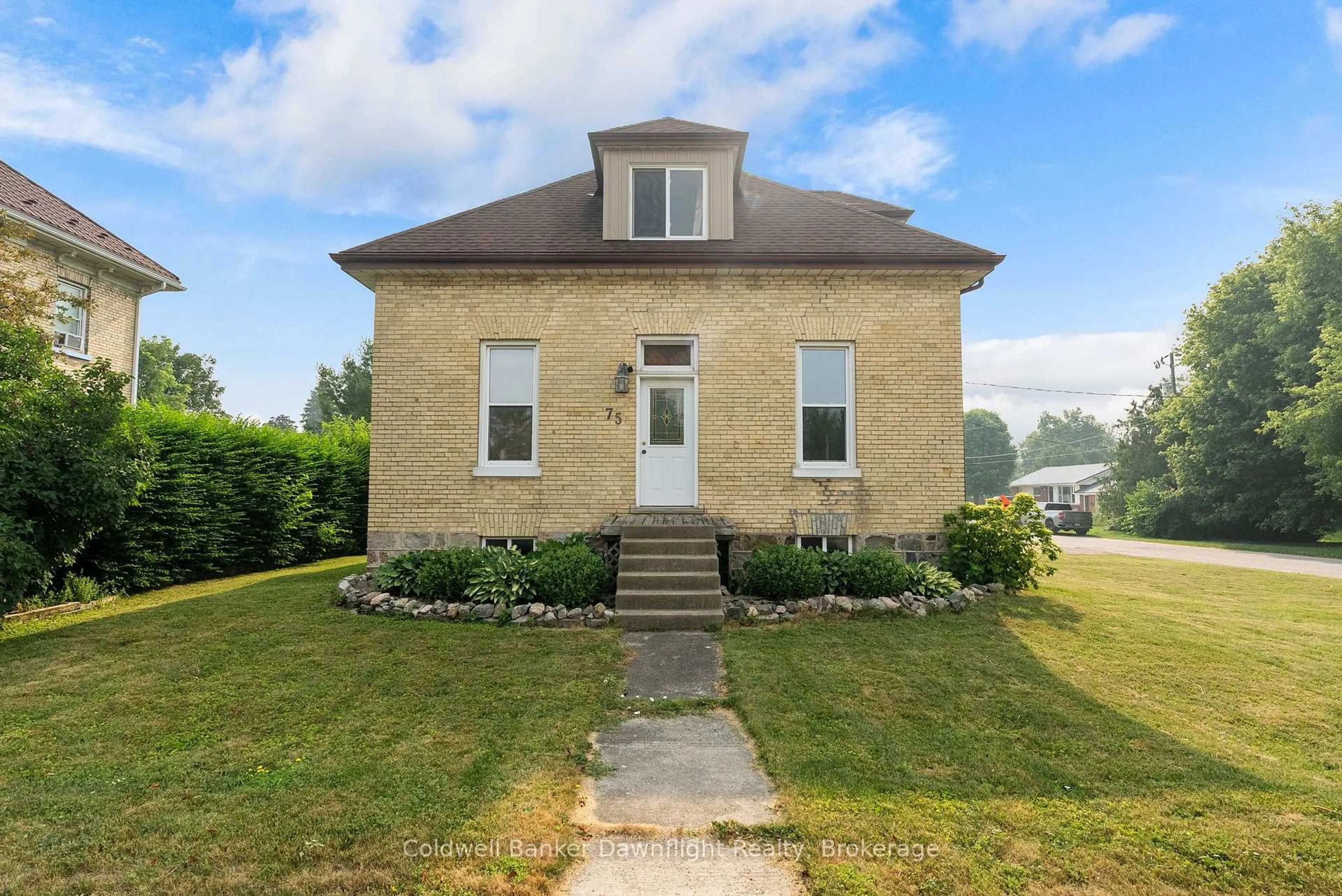 Home with brick exterior material, building for 75 London Rd, Bluewater Ontario N0M 1X0