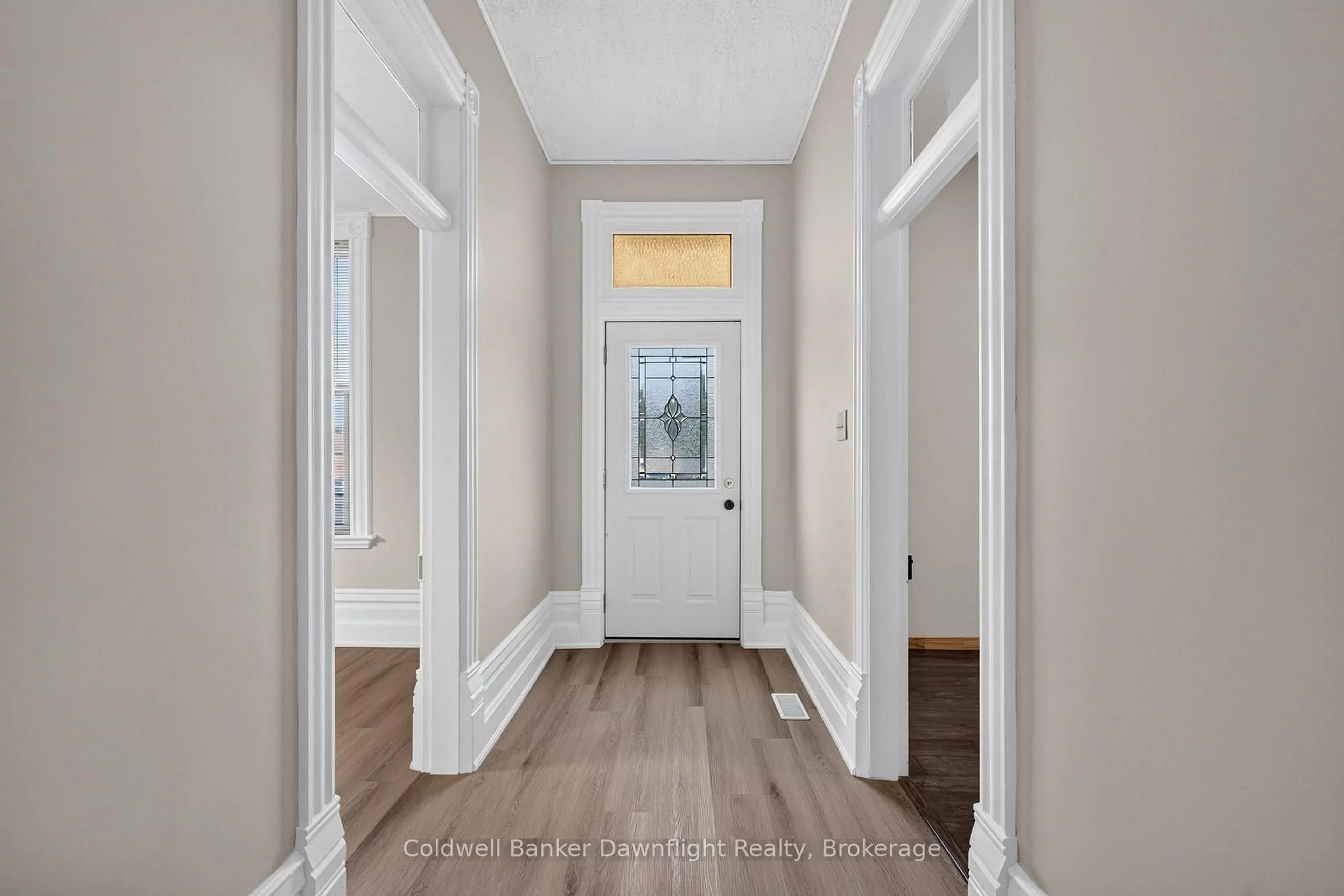 Indoor entryway for 75 London Rd, Bluewater Ontario N0M 1X0