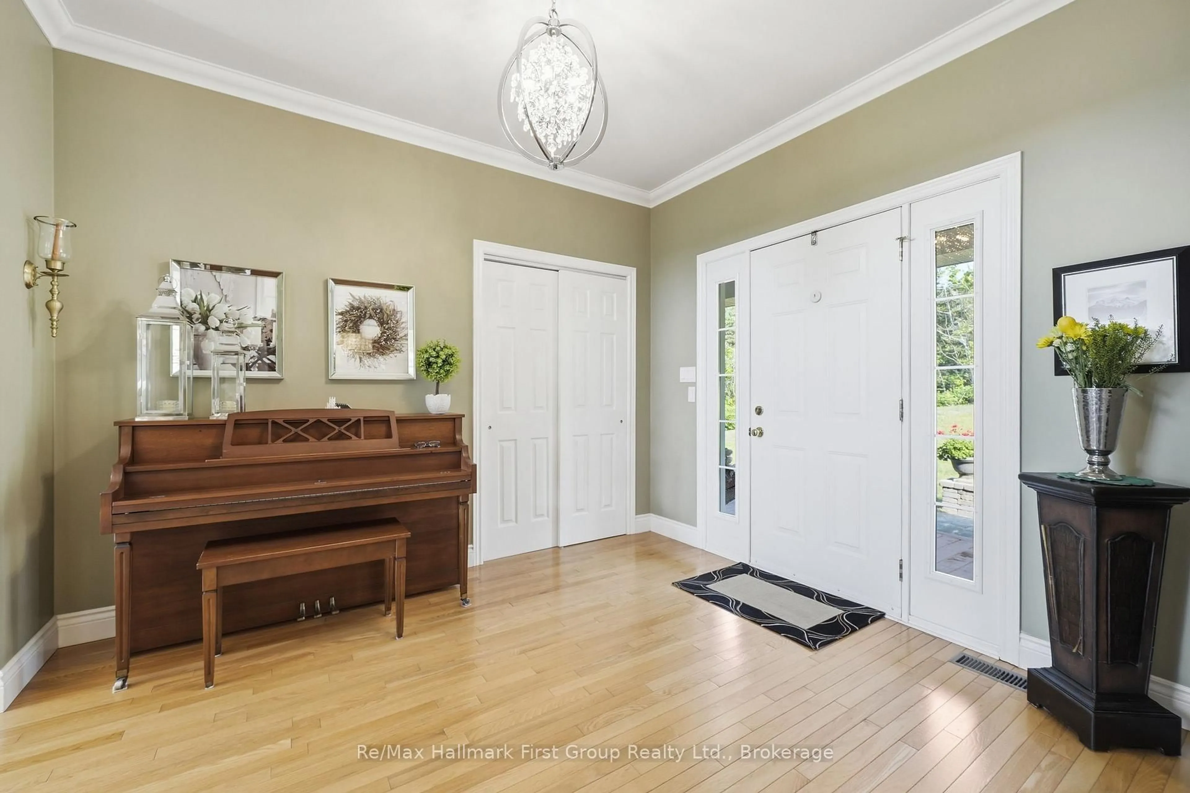 Indoor entryway for 15080 County 2 Rd, Brighton Ontario K0K 1H0