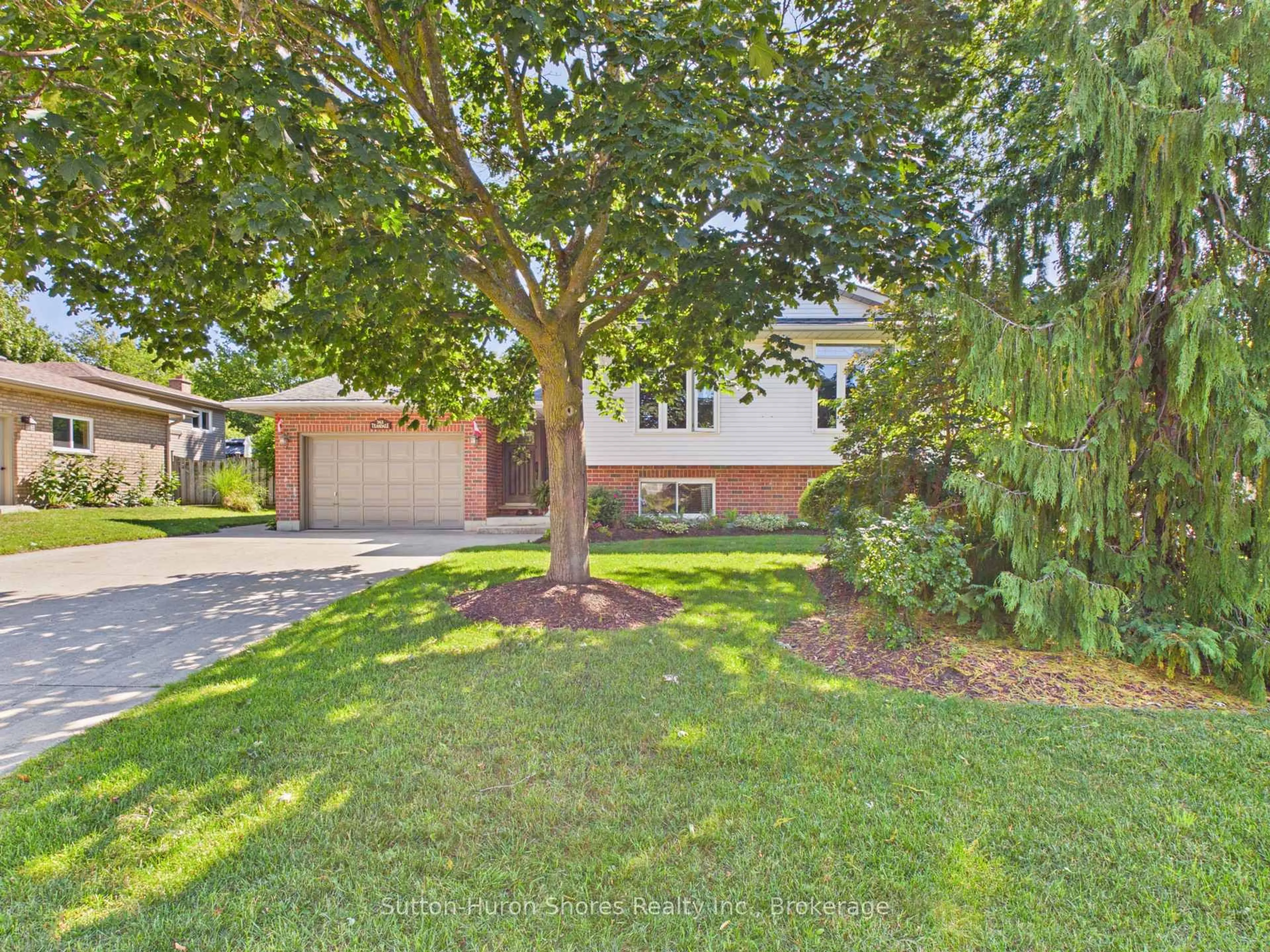 Home with brick exterior material, street for 762 Bradford St, Saugeen Shores Ontario N0H 2C4