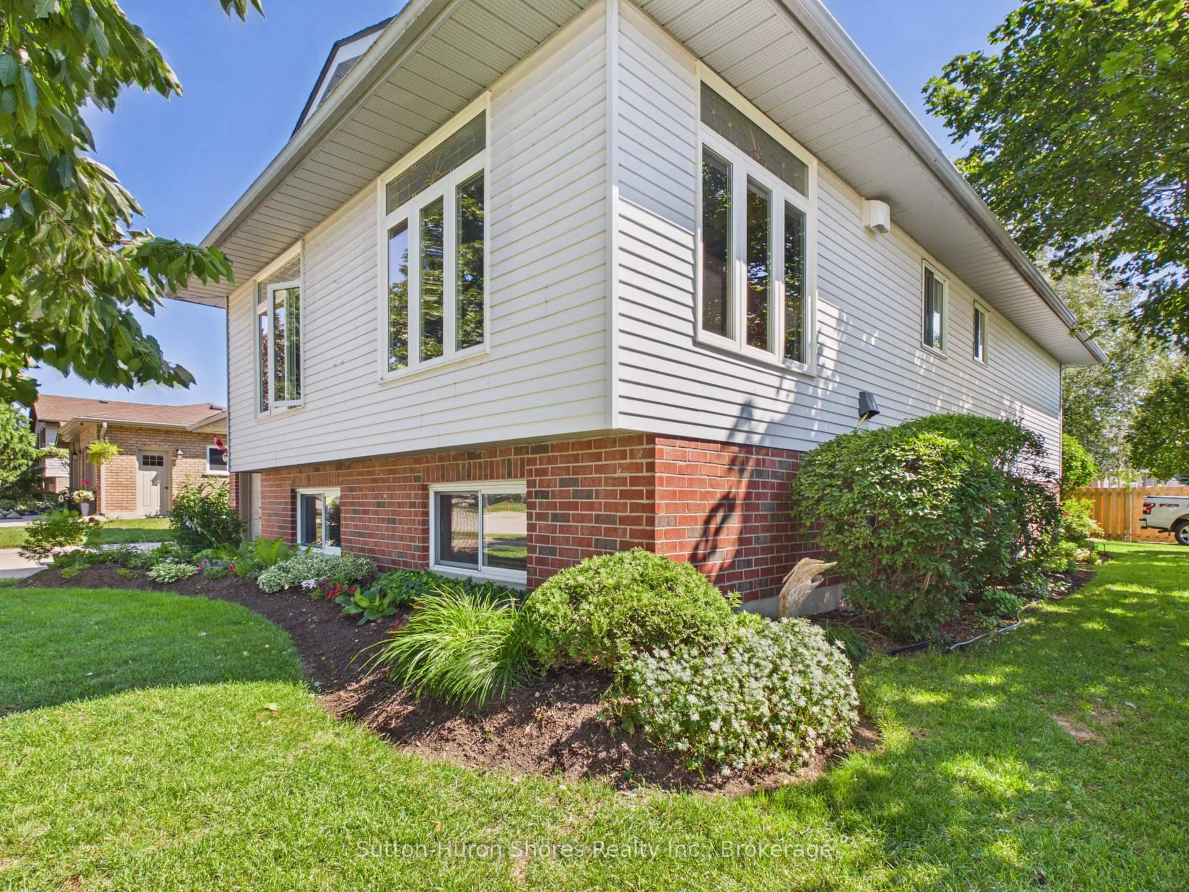 Home with brick exterior material, street for 762 Bradford St, Saugeen Shores Ontario N0H 2C4