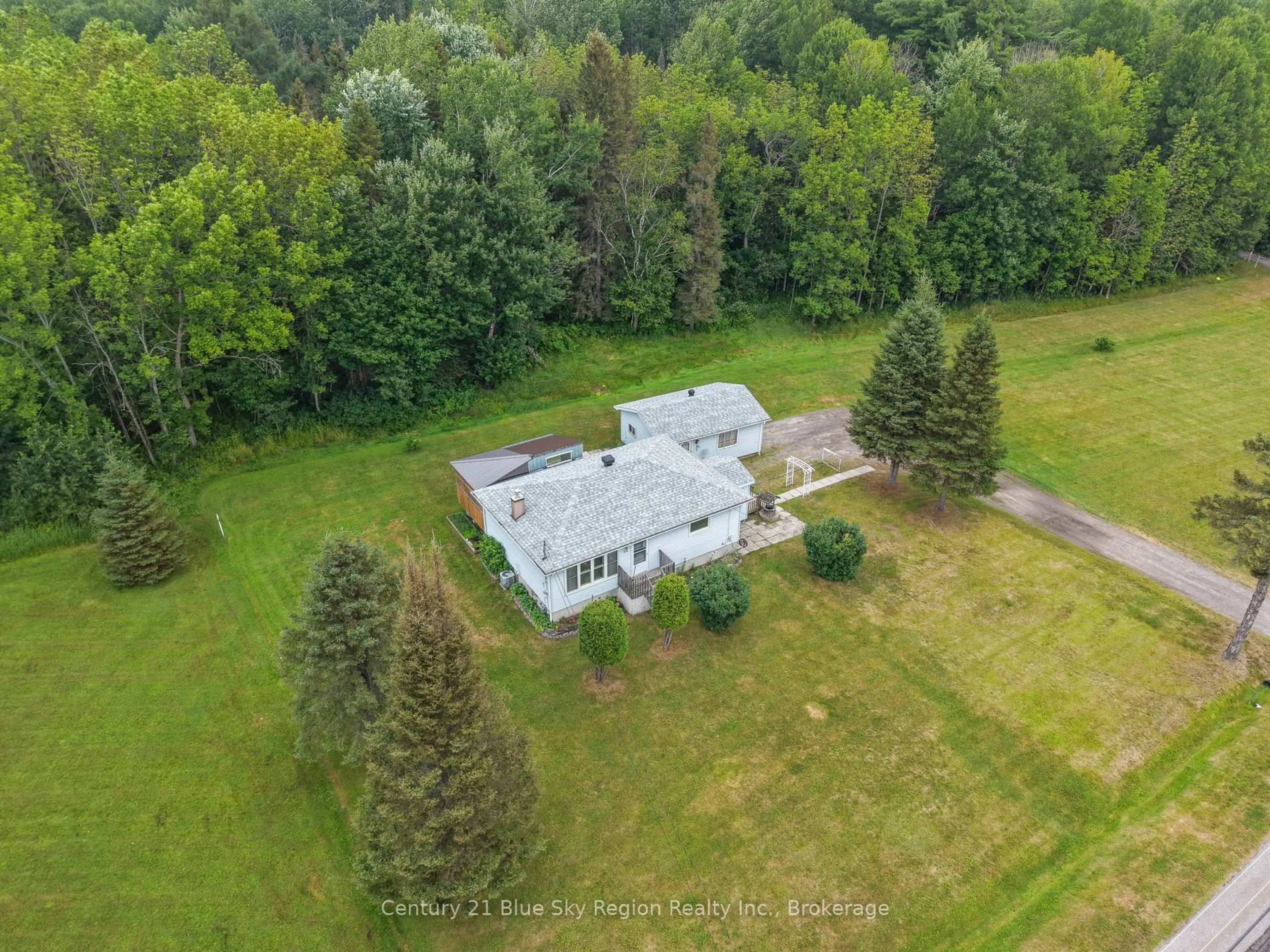 A pic from outside/outdoor area/front of a property/back of a property/a pic from drone, unknown for 1272 Lakeshore Dr, North Bay Ontario P1B 8Z4
