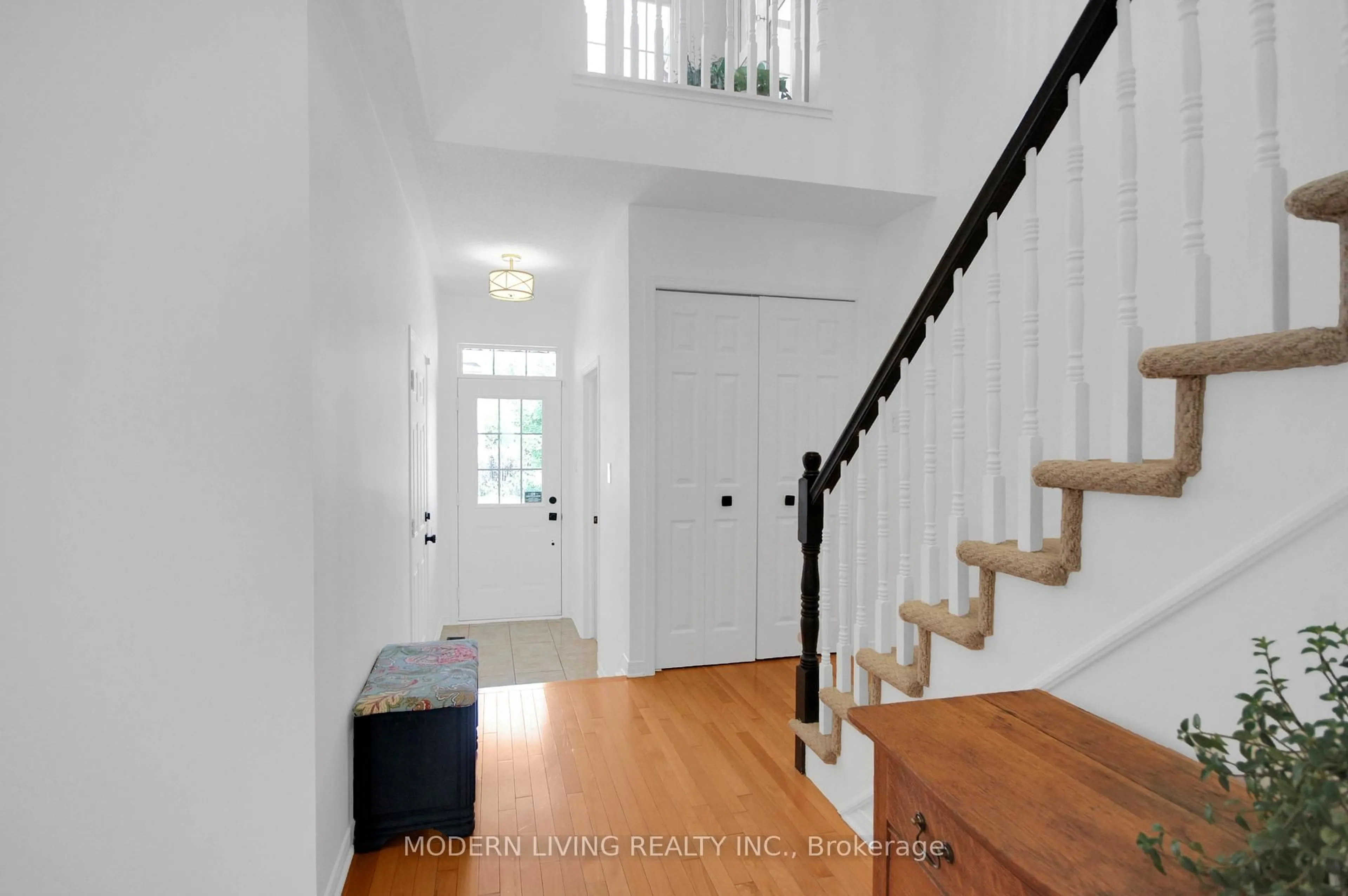 Indoor entryway for 109 Deercroft Ave, Ottawa Ontario K2J 5H7