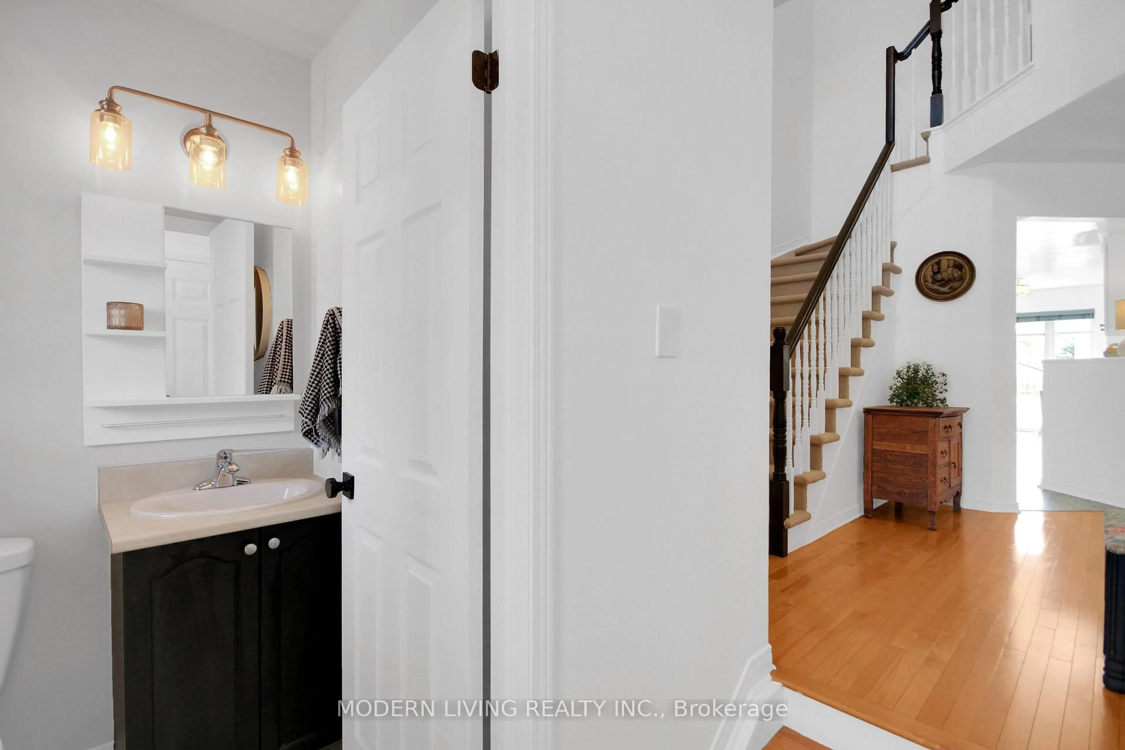 Indoor entryway for 109 Deercroft Ave, Ottawa Ontario K2J 5H7