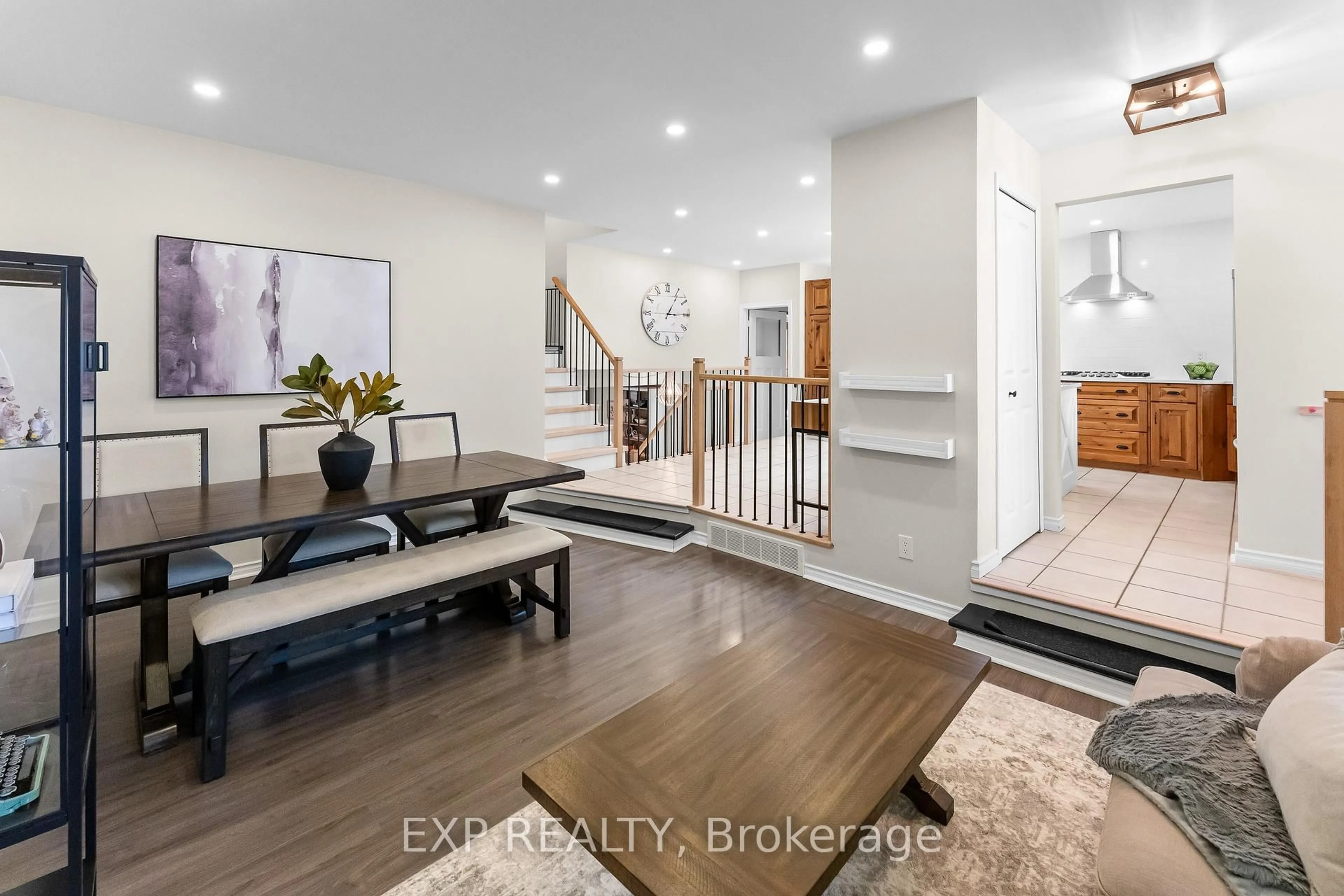 Indoor entryway for 10 Brookbank Cres, Pelham Ontario L0S 1E2