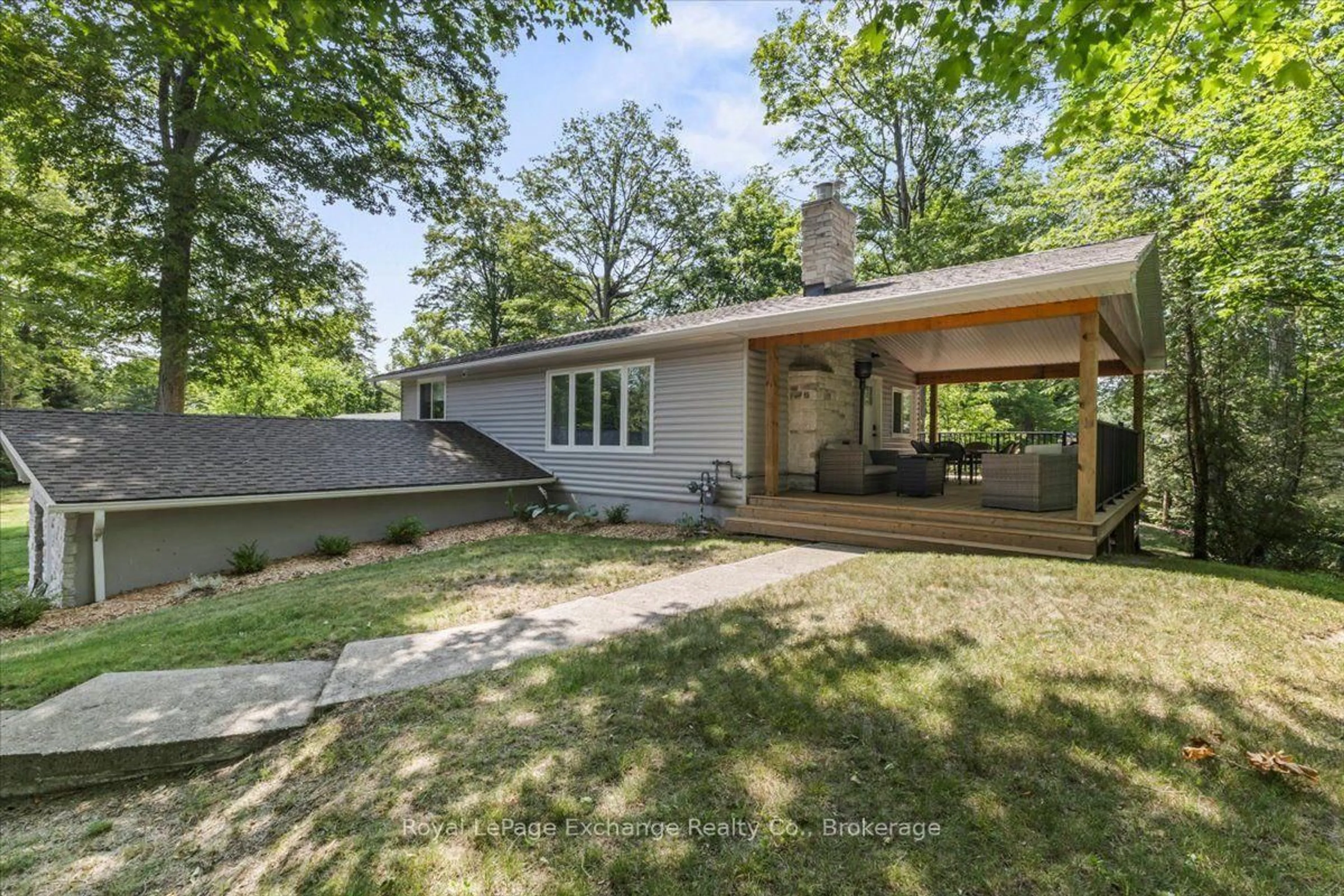Patio, unknown for 819 Wilson Ave, Huron-Kinloss Ontario N2Z 2X3