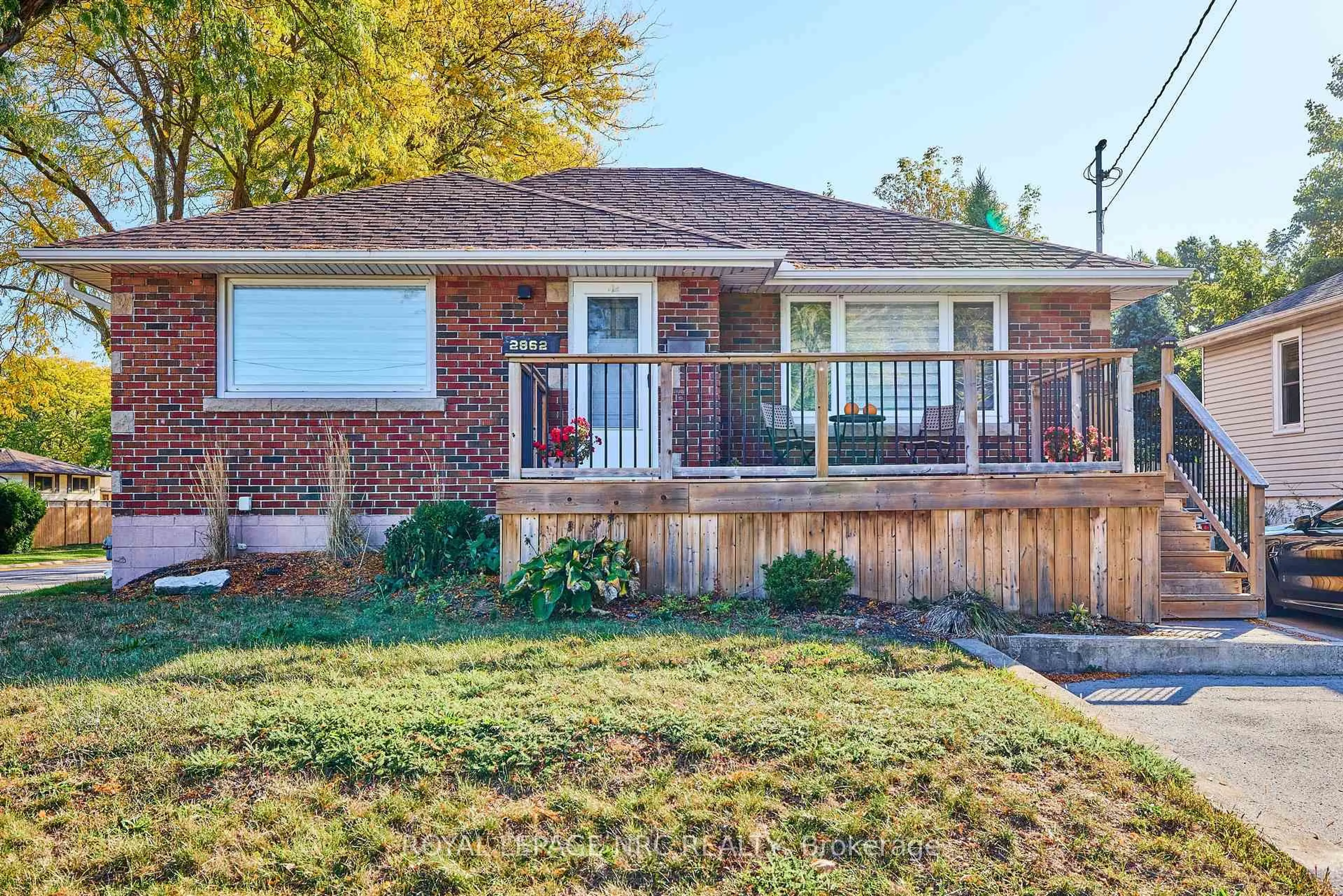 Home with brick exterior material, street for 2862 Dorchester Rd, Niagara Falls Ontario L2J 2Z3
