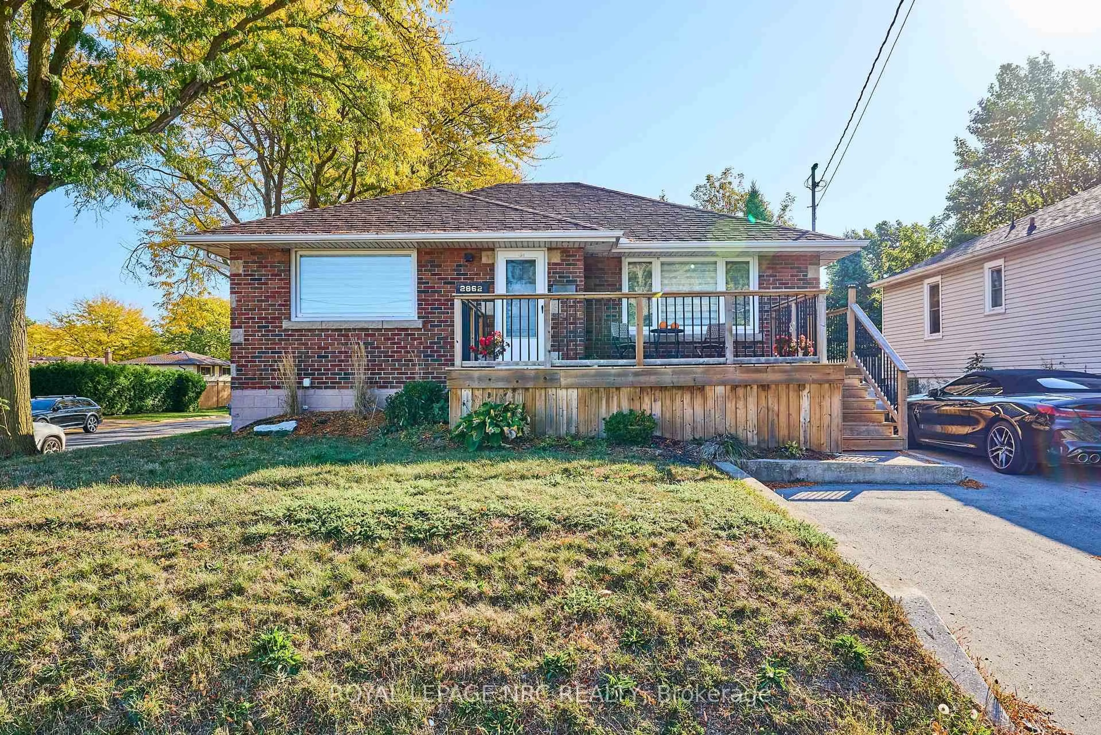 Home with brick exterior material, street for 2862 Dorchester Rd, Niagara Falls Ontario L2J 2Z3
