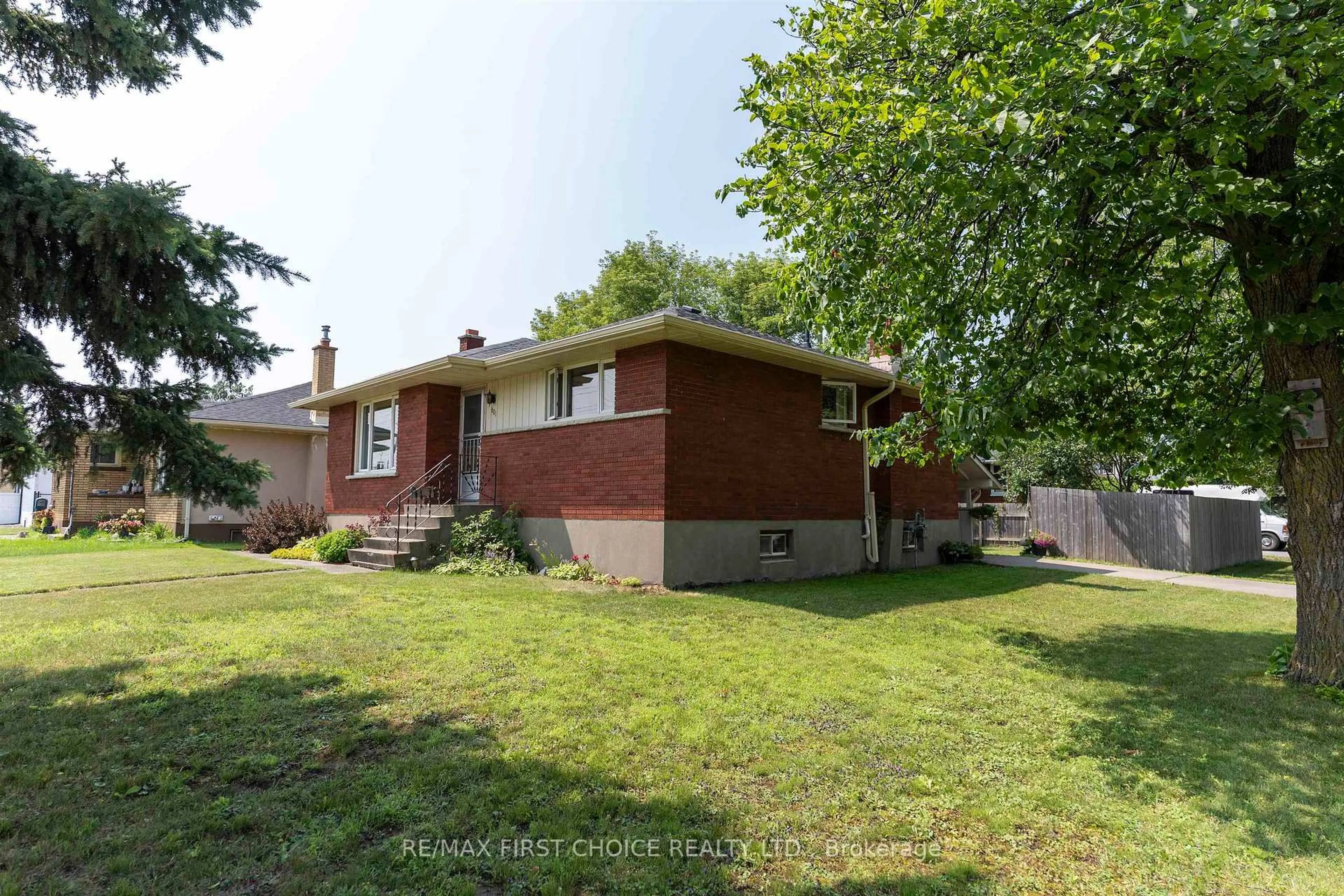 Home with brick exterior material, street for 601 Edward St, Thunder Bay Ontario P7E 2H1