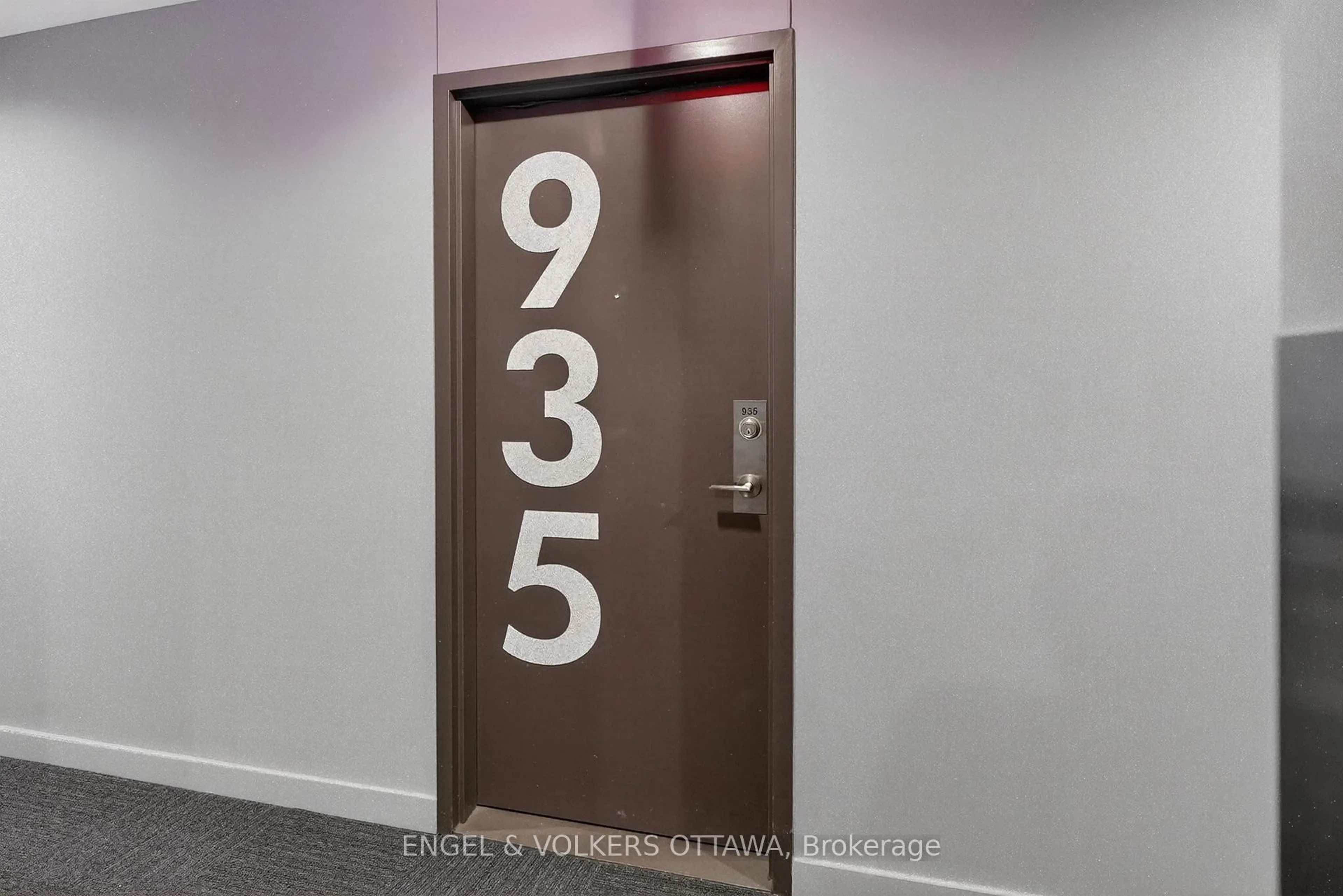 Unknown for 340 McLeod St #935, Ottawa Ontario K2P 1A4