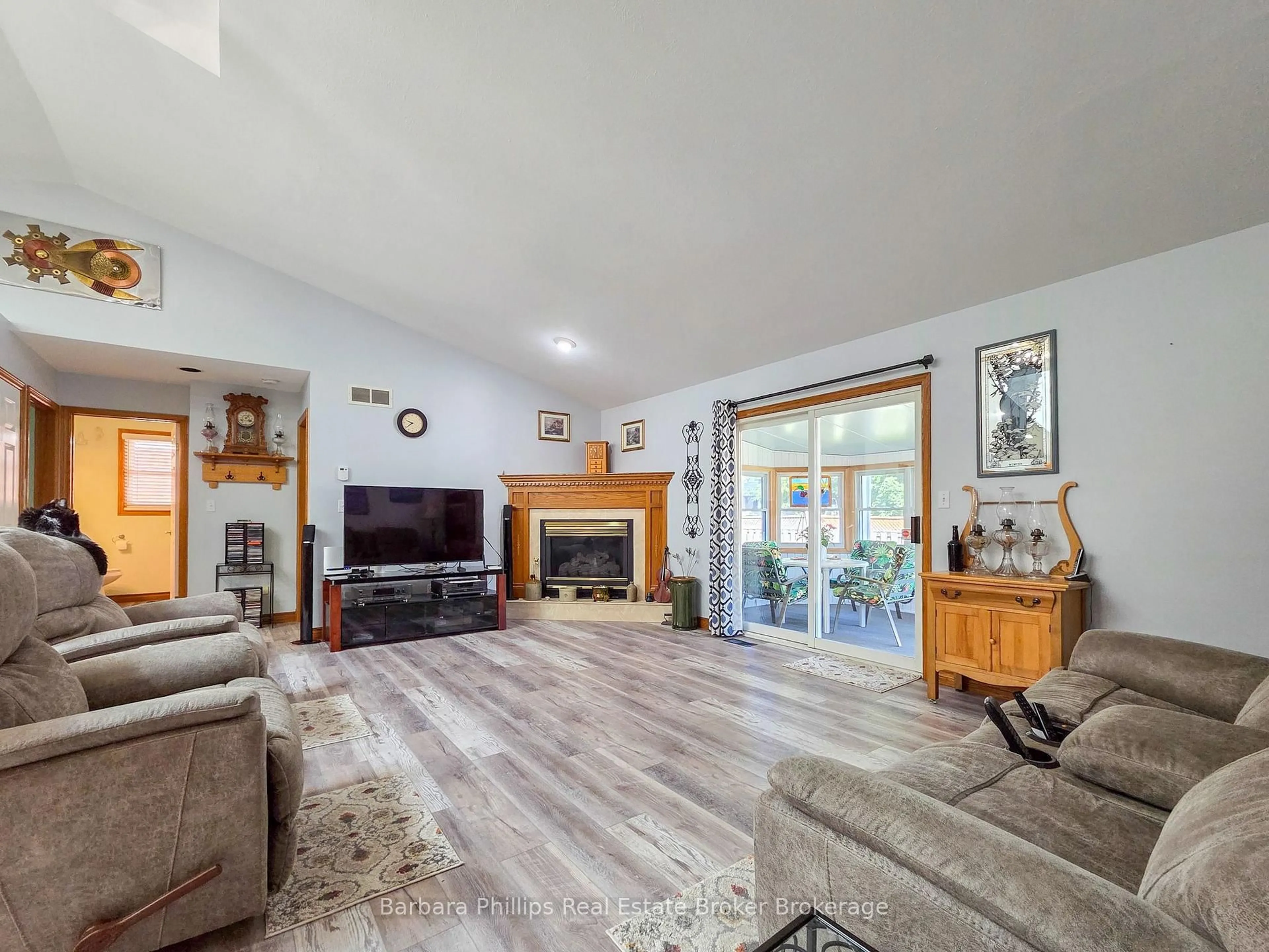 Living room with furniture, unknown for 93 Gregory Dr, Chatham-Kent Ontario N7L 0C9
