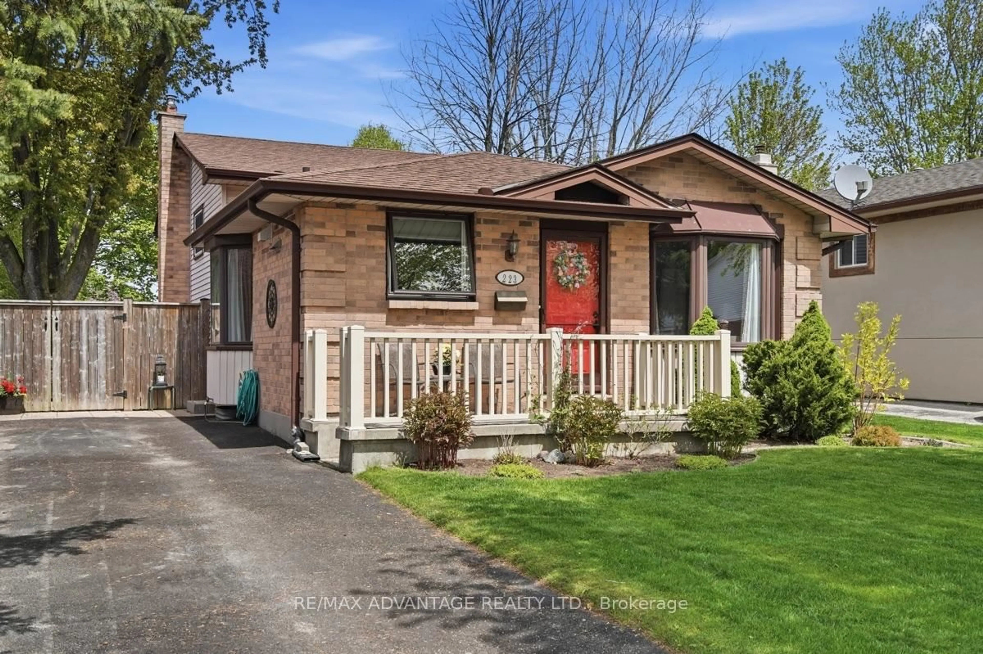 Home with vinyl exterior material, street for 223 Ardsley Cres, London North Ontario N6G 3W6