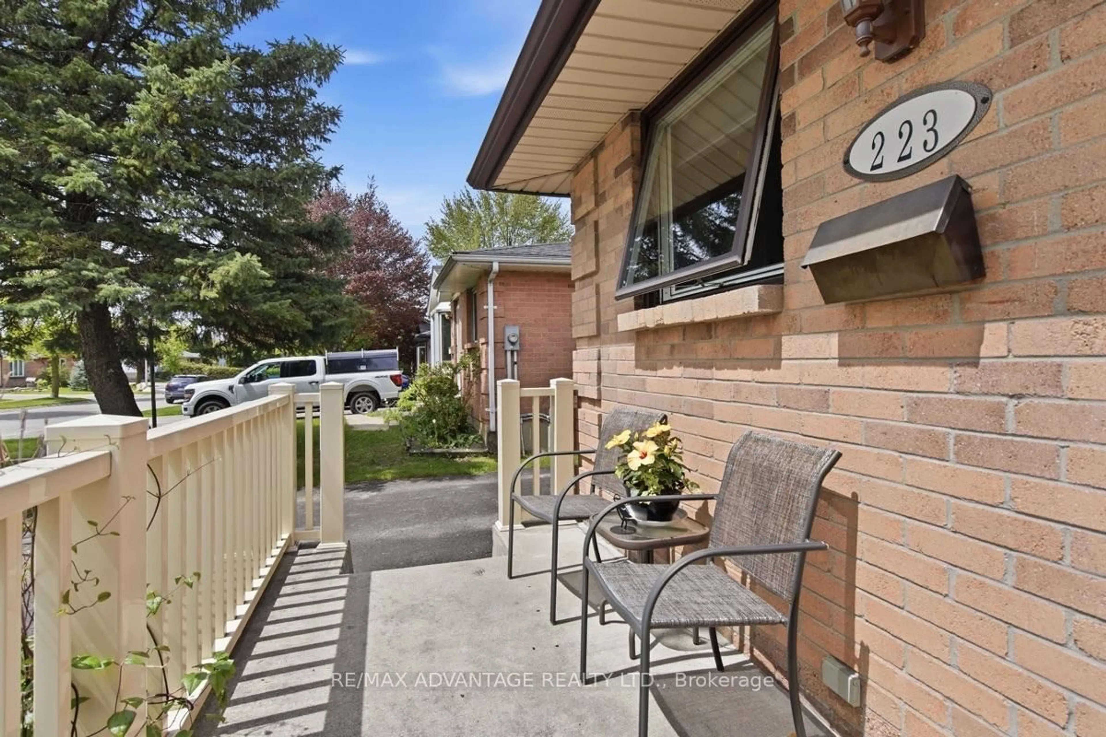 Patio, street for 223 Ardsley Cres, London North Ontario N6G 3W6