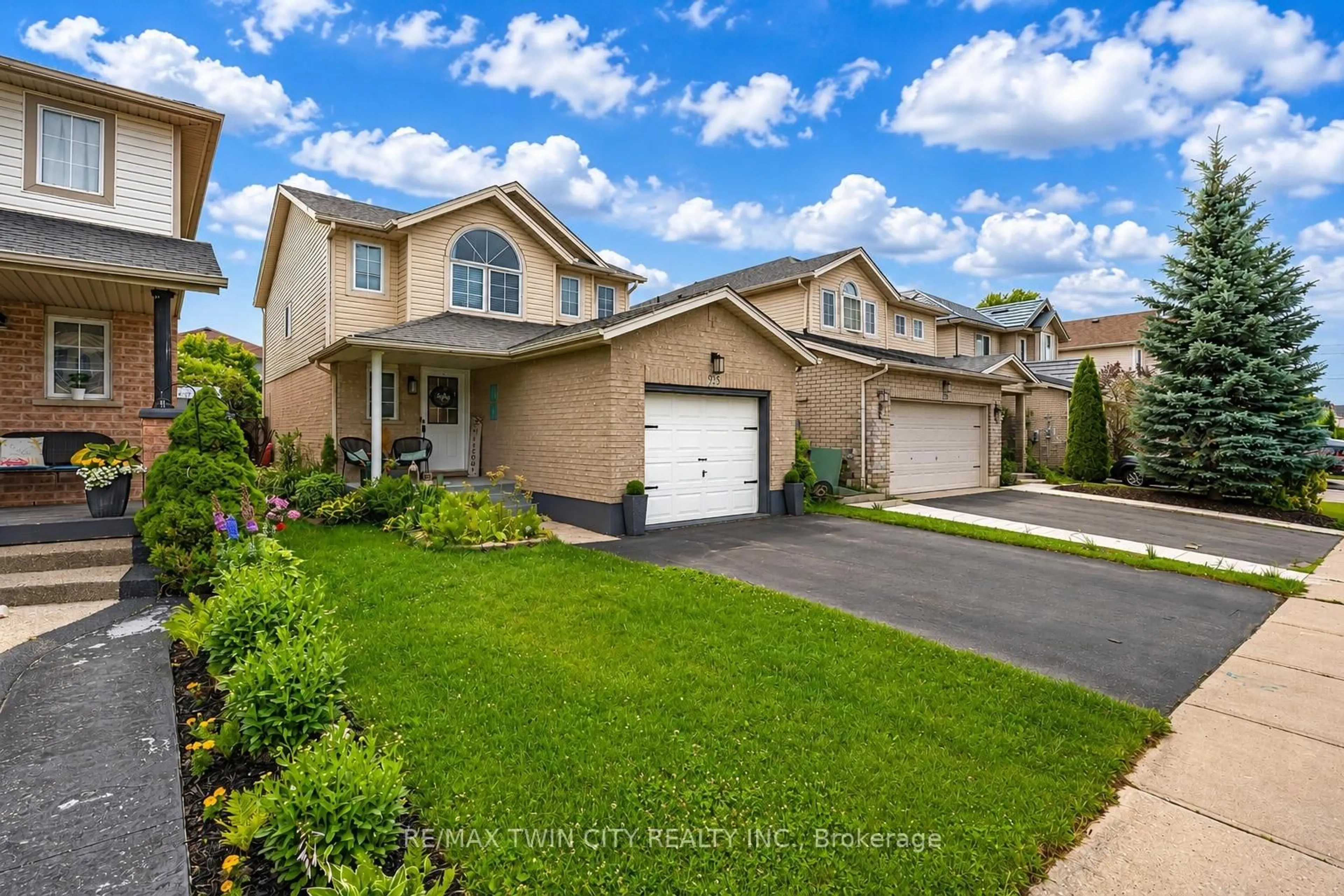 Unknown for 925 Copper Leaf Cres, Kitchener Ontario N2E 3W1