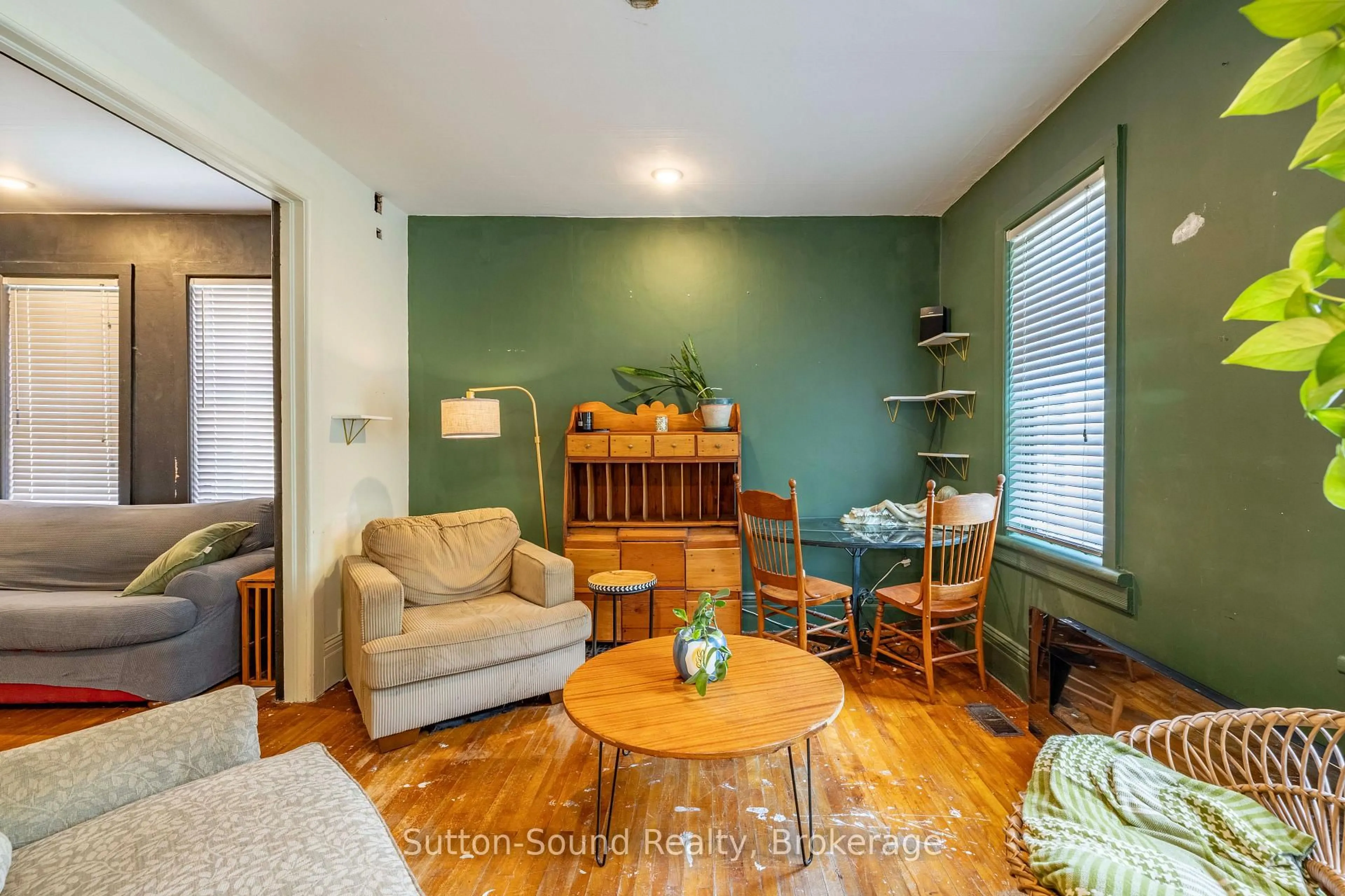 Living room with furniture, wood/laminate floor for 790 3rd Ave A Ave, Owen Sound Ontario N4K 4P3