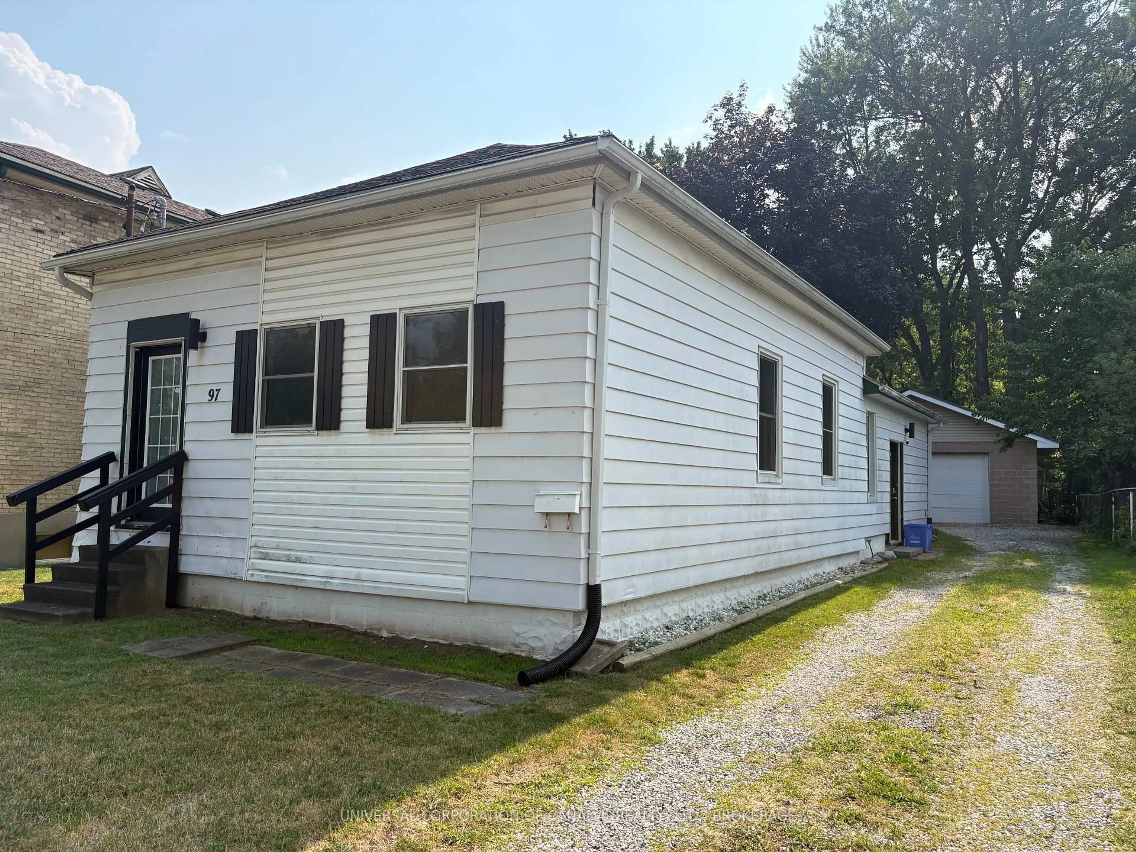 Home with vinyl exterior material, unknown for 97 Chesley Ave, London East Ontario N5Z 2C3