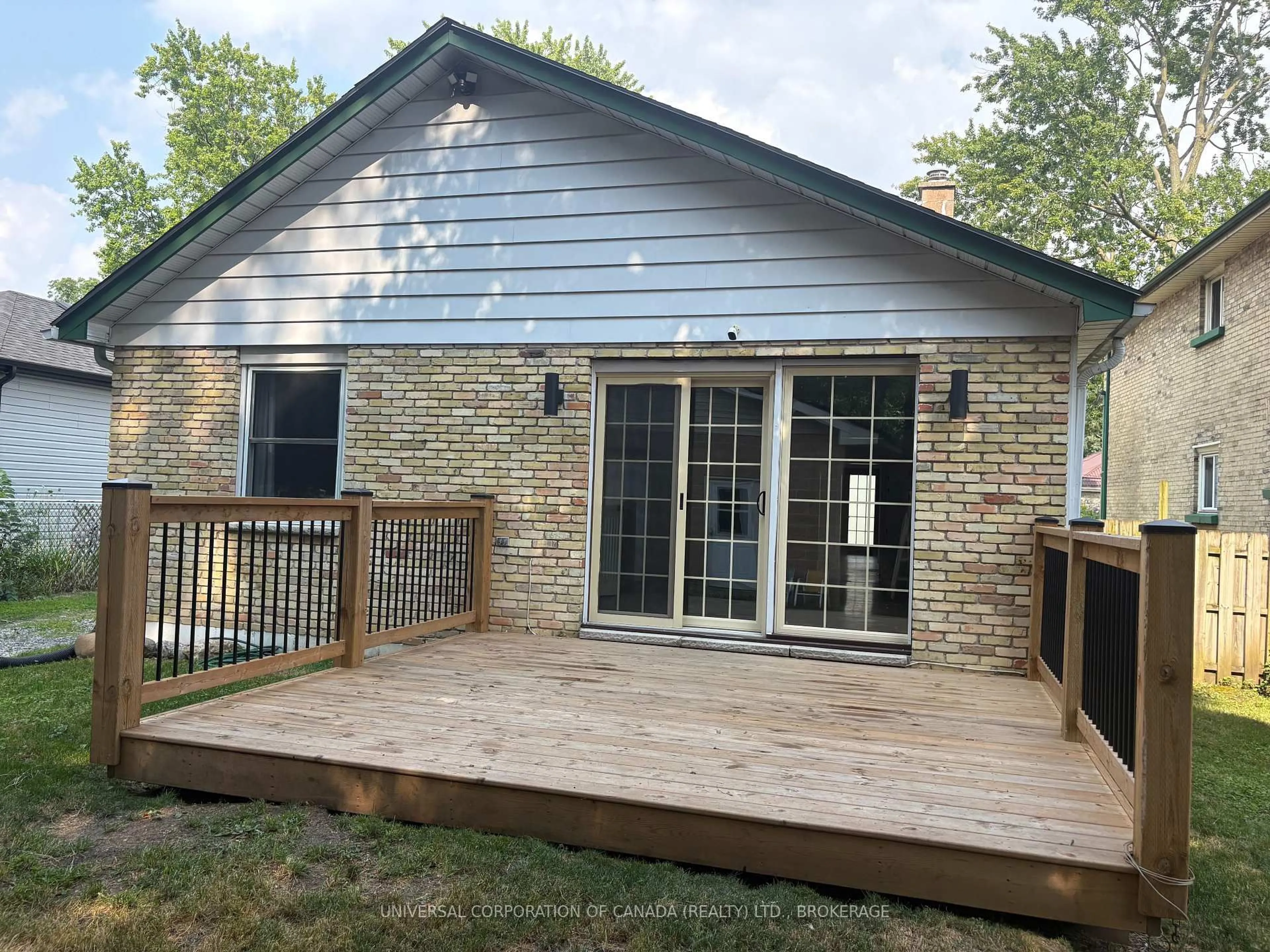 Home with vinyl exterior material, unknown for 97 Chesley Ave, London East Ontario N5Z 2C3