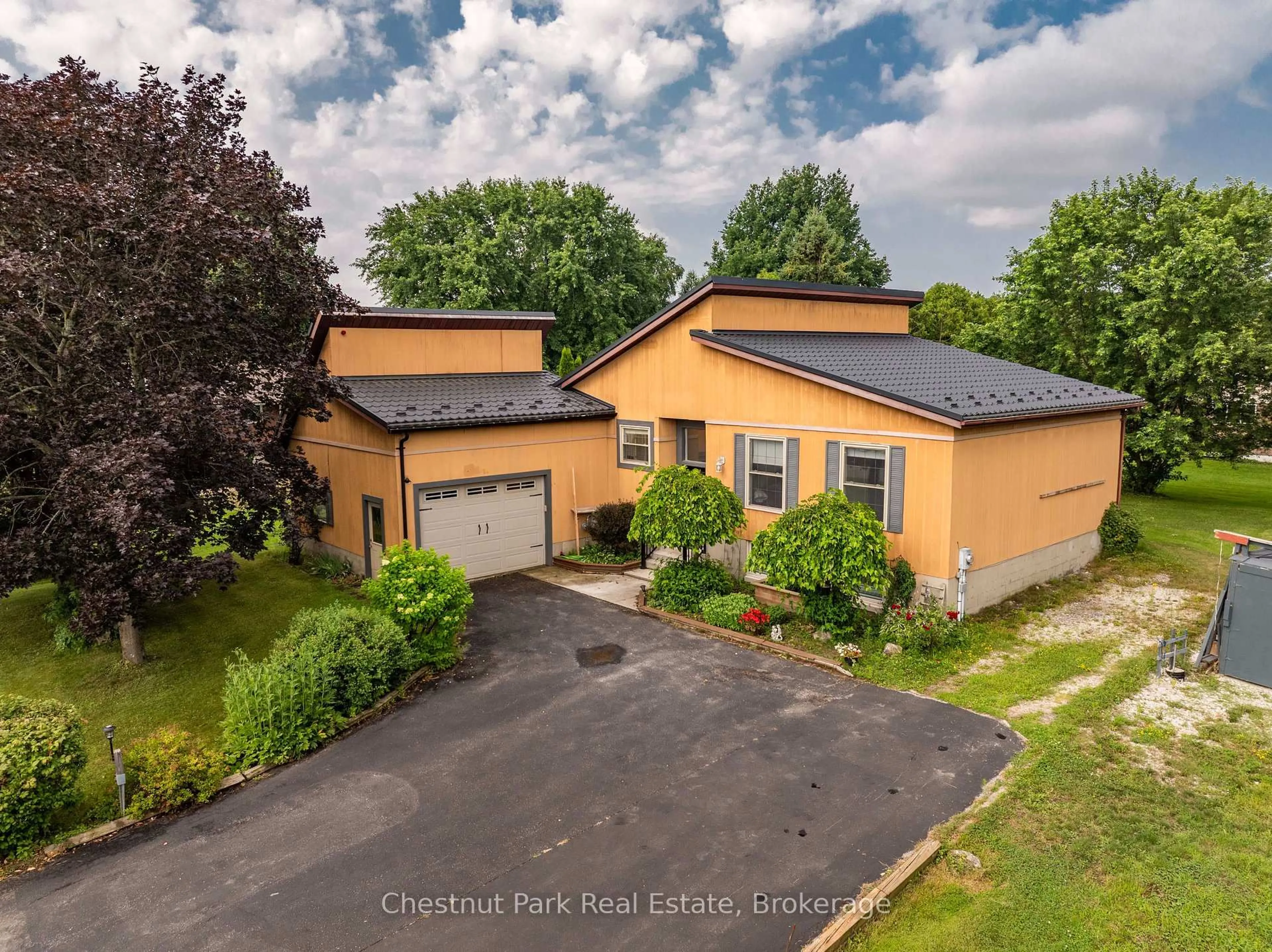 A pic from outside/outdoor area/front of a property/back of a property/a pic from drone, street for 384 Urstadt St, Georgian Bluffs Ontario N4K 6V5