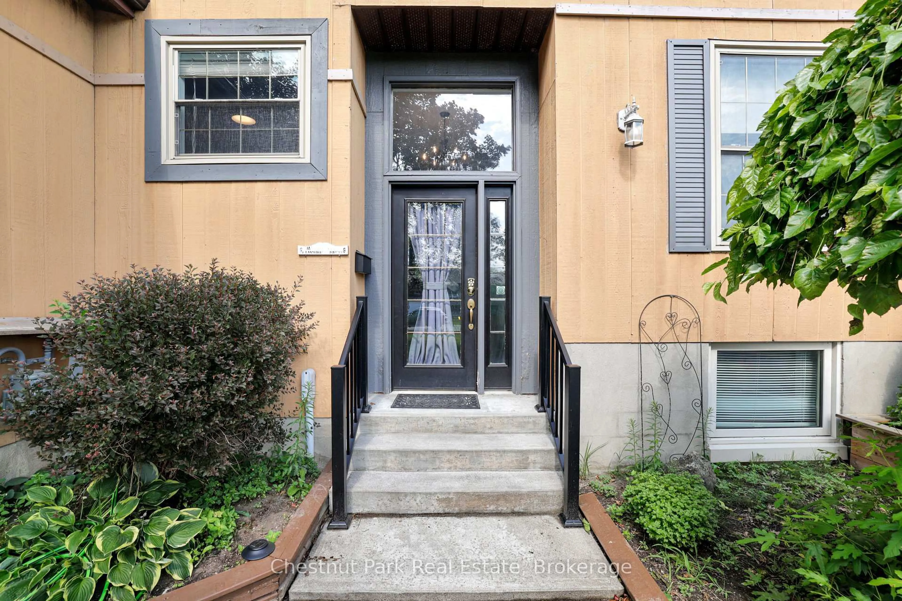 Indoor entryway for 384 Urstadt St, Georgian Bluffs Ontario N4K 6V5