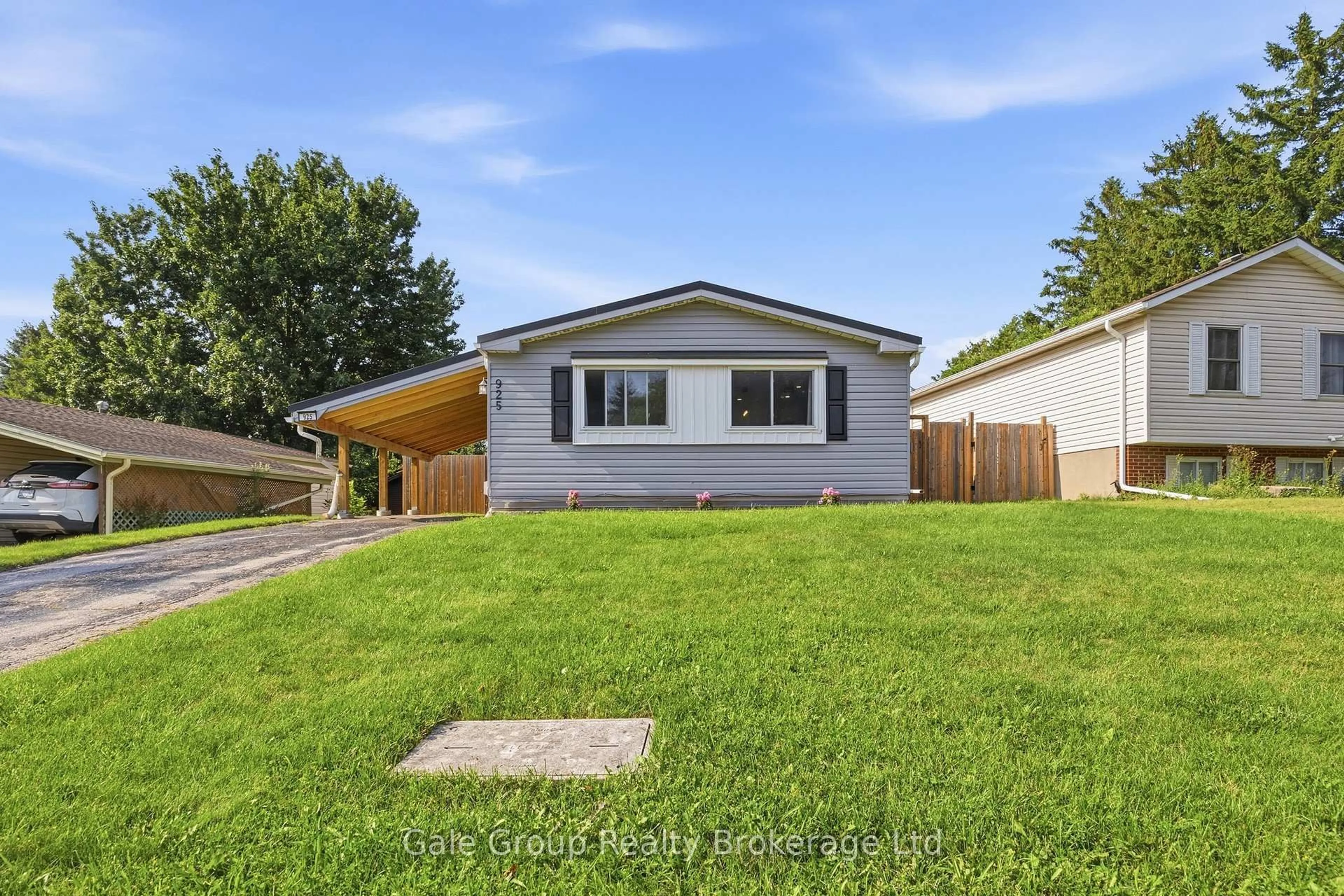 Home with vinyl exterior material, street for 925 Sunset Blvd, Woodstock Ontario N4S 4A5
