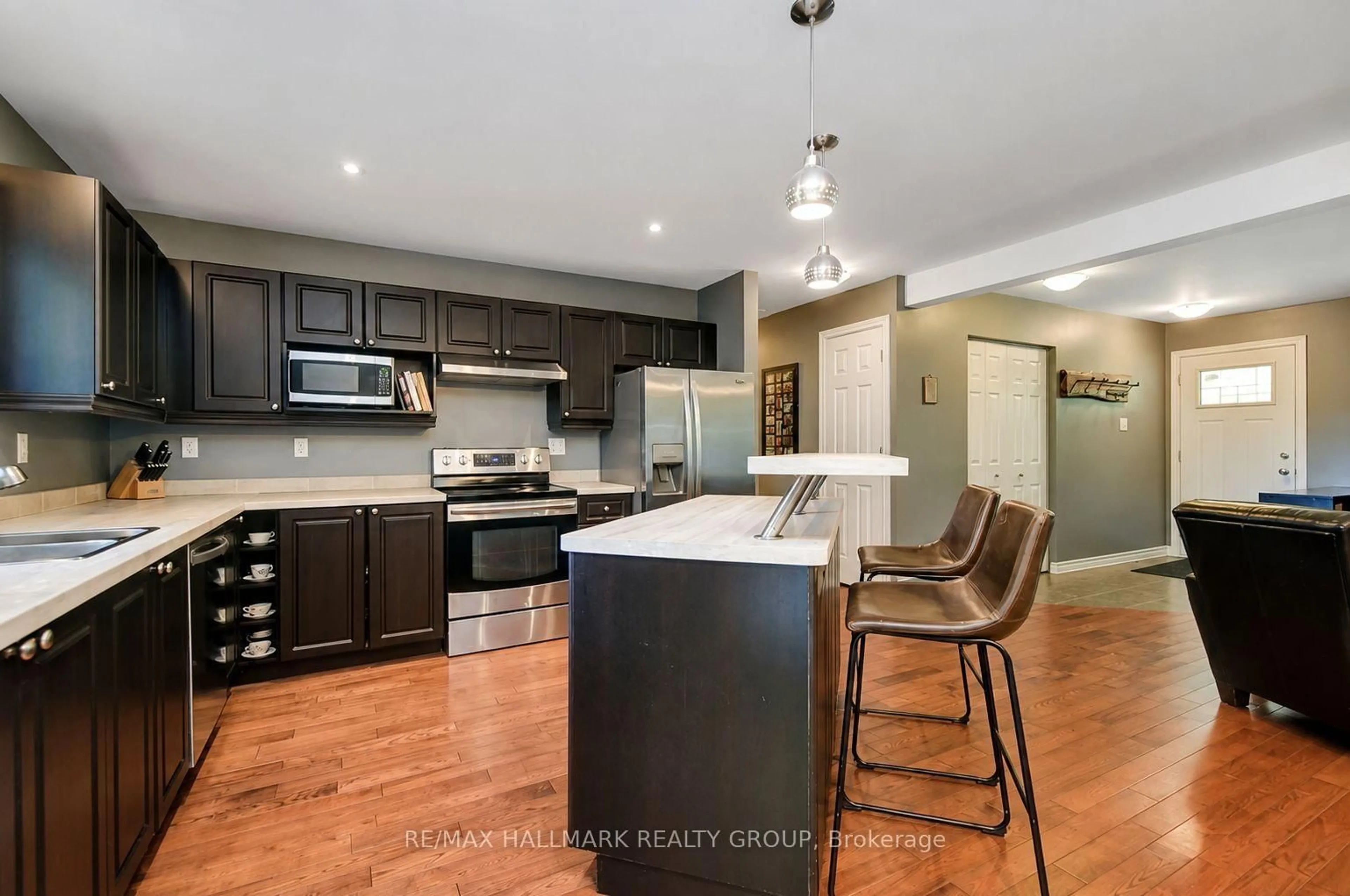 Open concept kitchen, unknown for 244 Kedey St, Fitzroy Harbour Ontario K0A 1X0