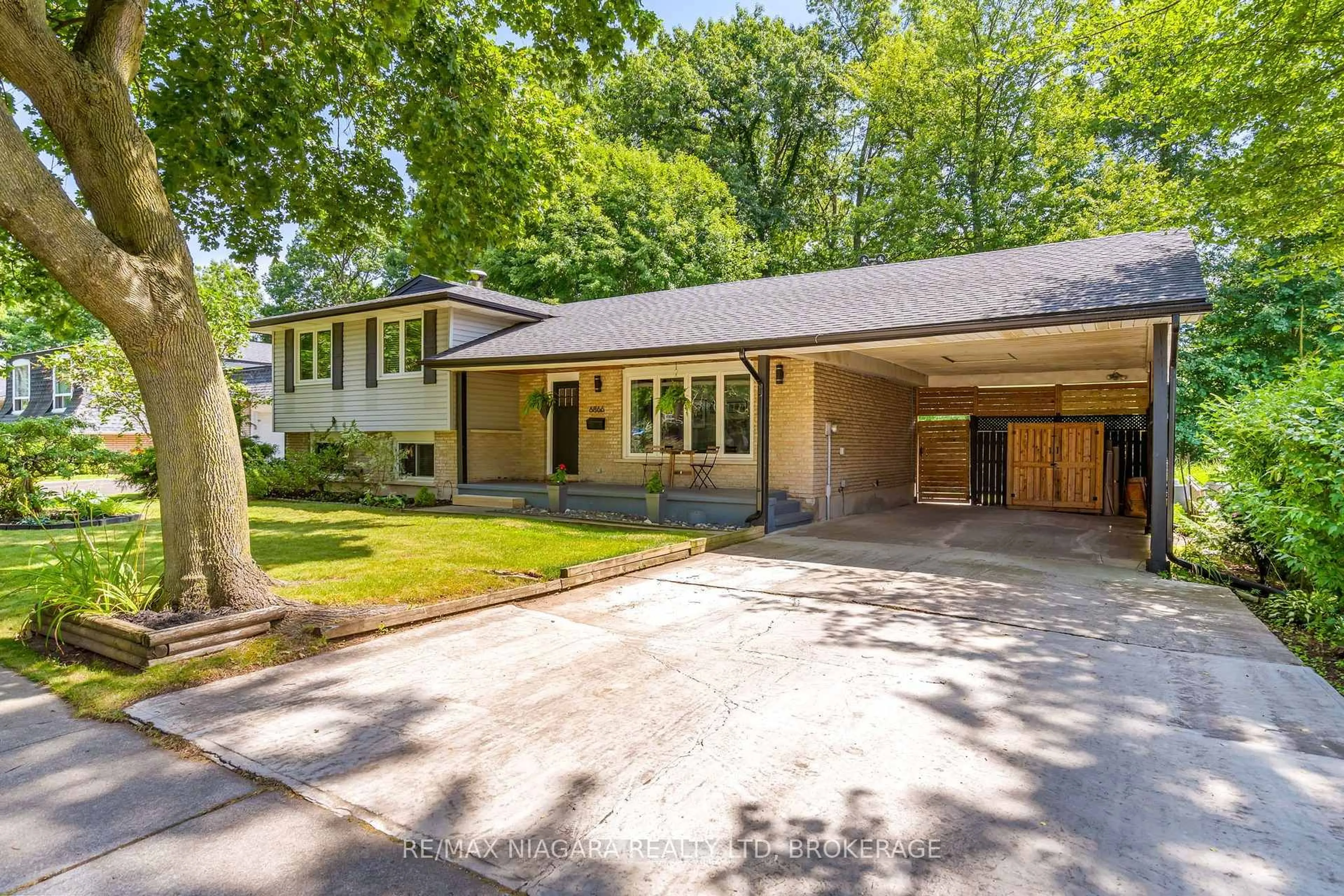 Home with brick exterior material, street for 6866 Dellpark Dr, Niagara Falls Ontario L2J 2B8