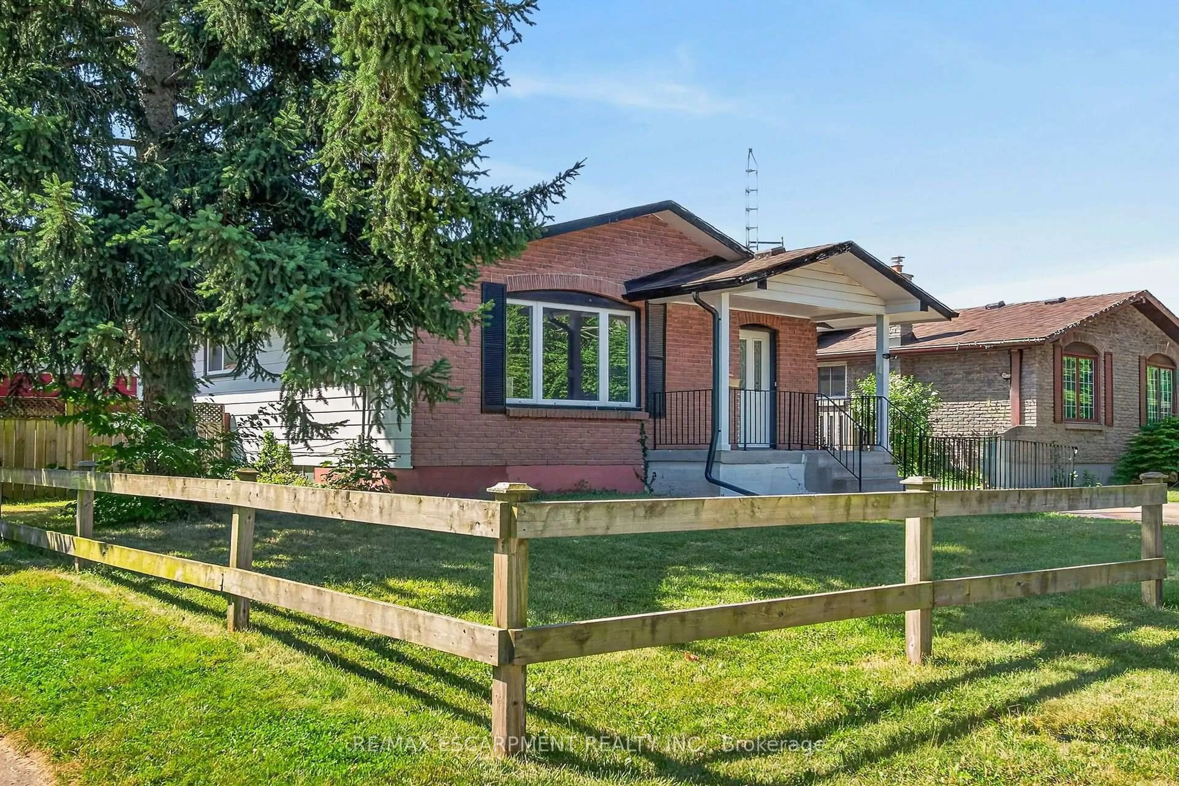 Home with brick exterior material, street for 10 Tracey Rd, St. Catharines Ontario L2N 6P9