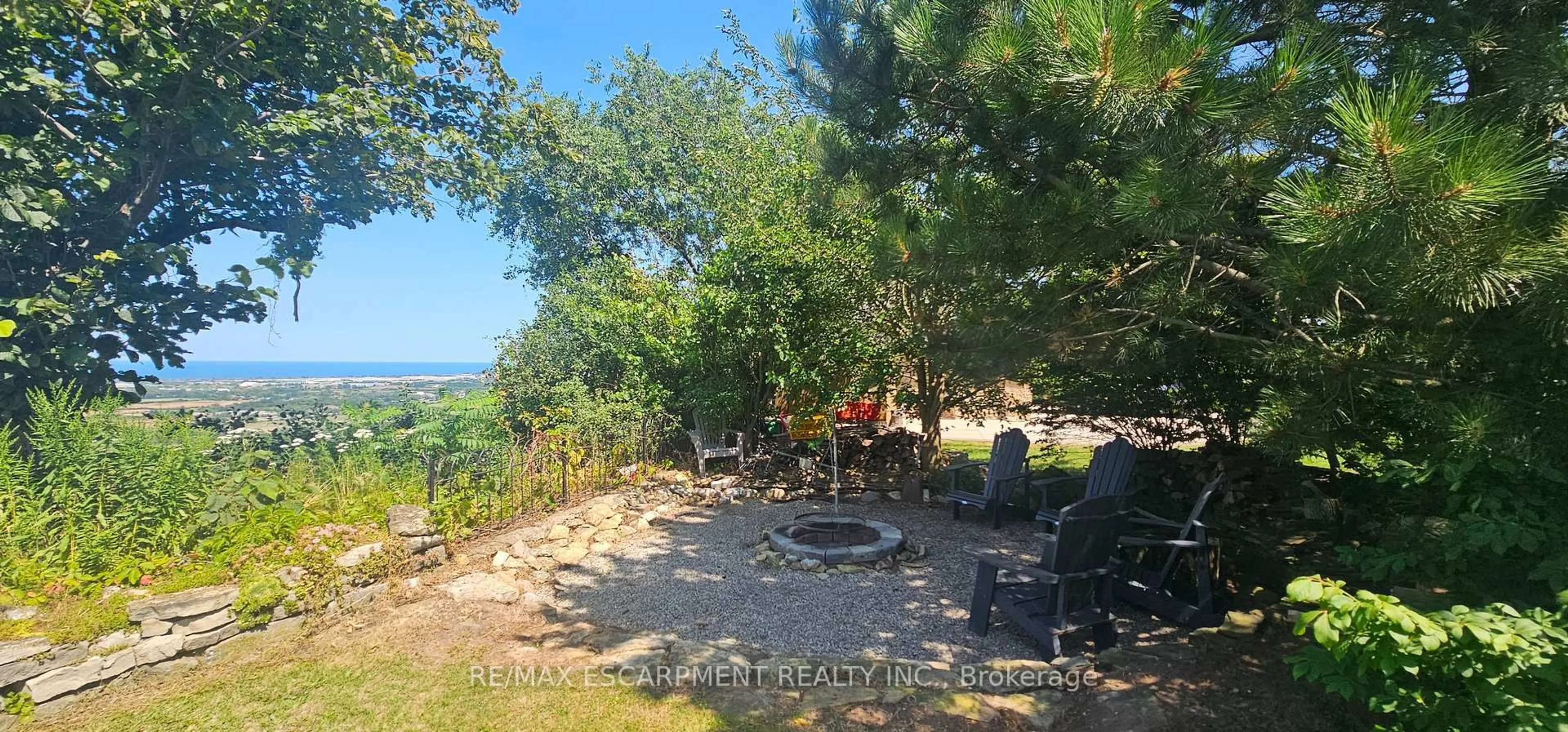 Patio, water/lake/river/ocean view for 665 RIDGE Rd, Hamilton Ontario L8J 2Y2