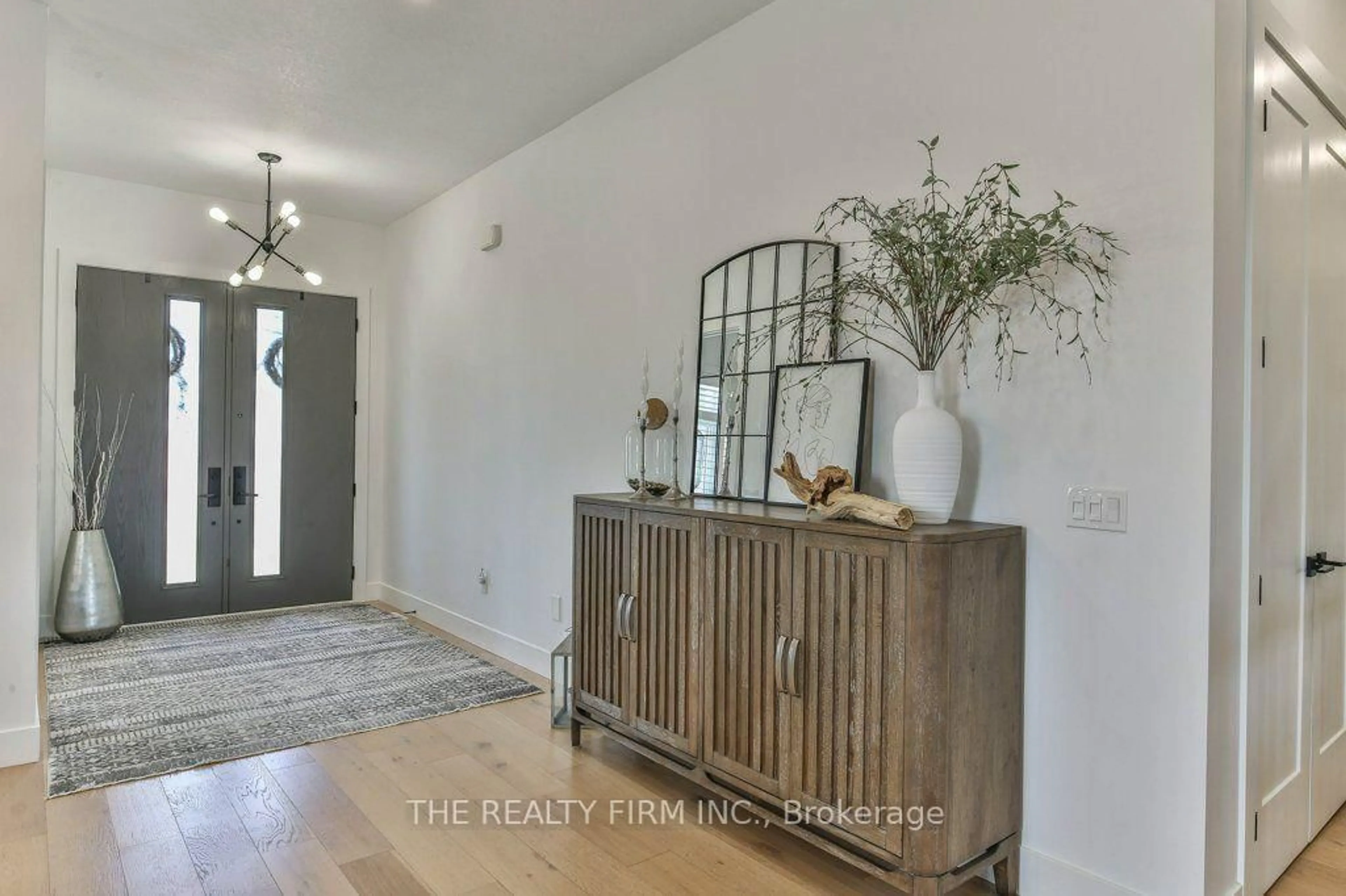 Indoor entryway for 4 SYCAMORE Rd, Southwold Ontario N5P 0G6