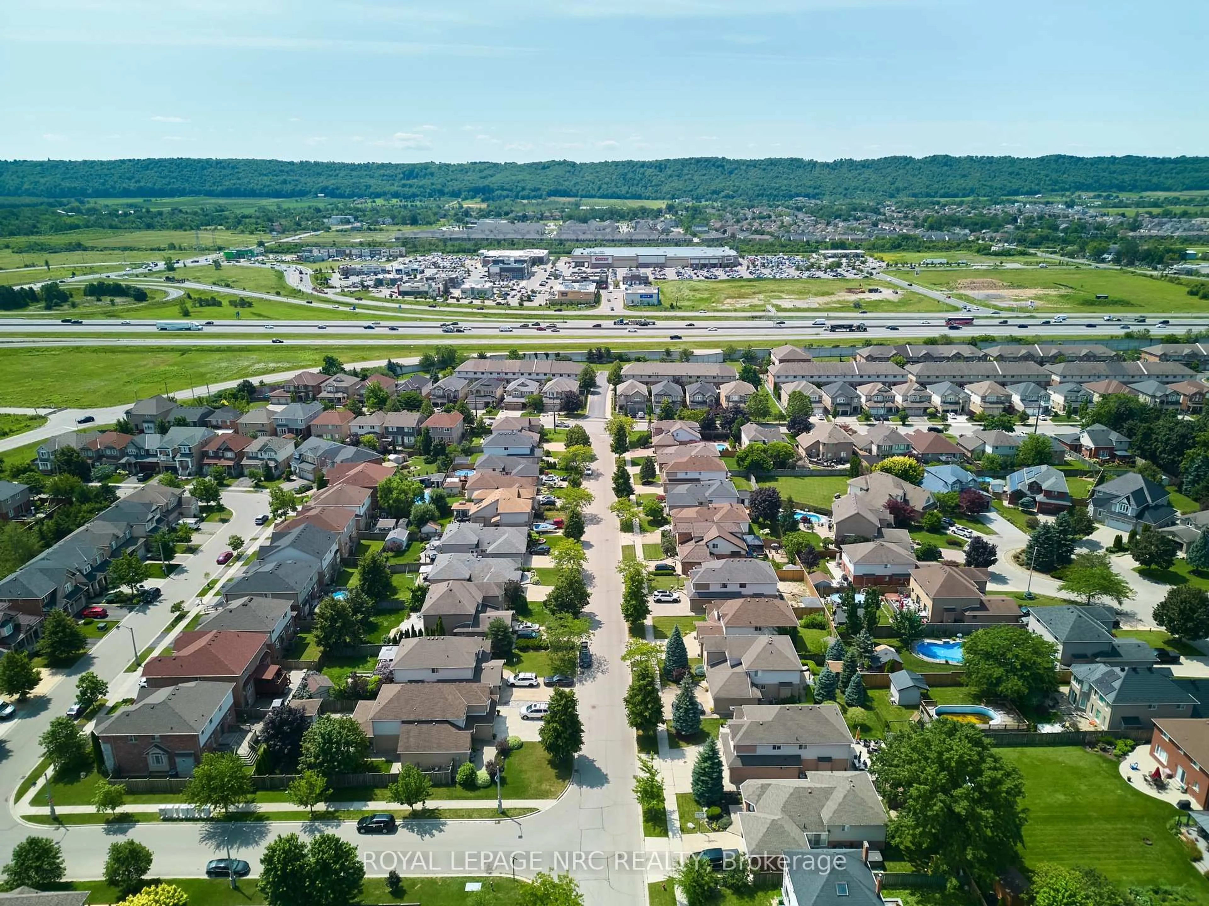 A pic from outside/outdoor area/front of a property/back of a property/a pic from drone, street for 15 Creanona Blvd, Hamilton Ontario L8E 5G2