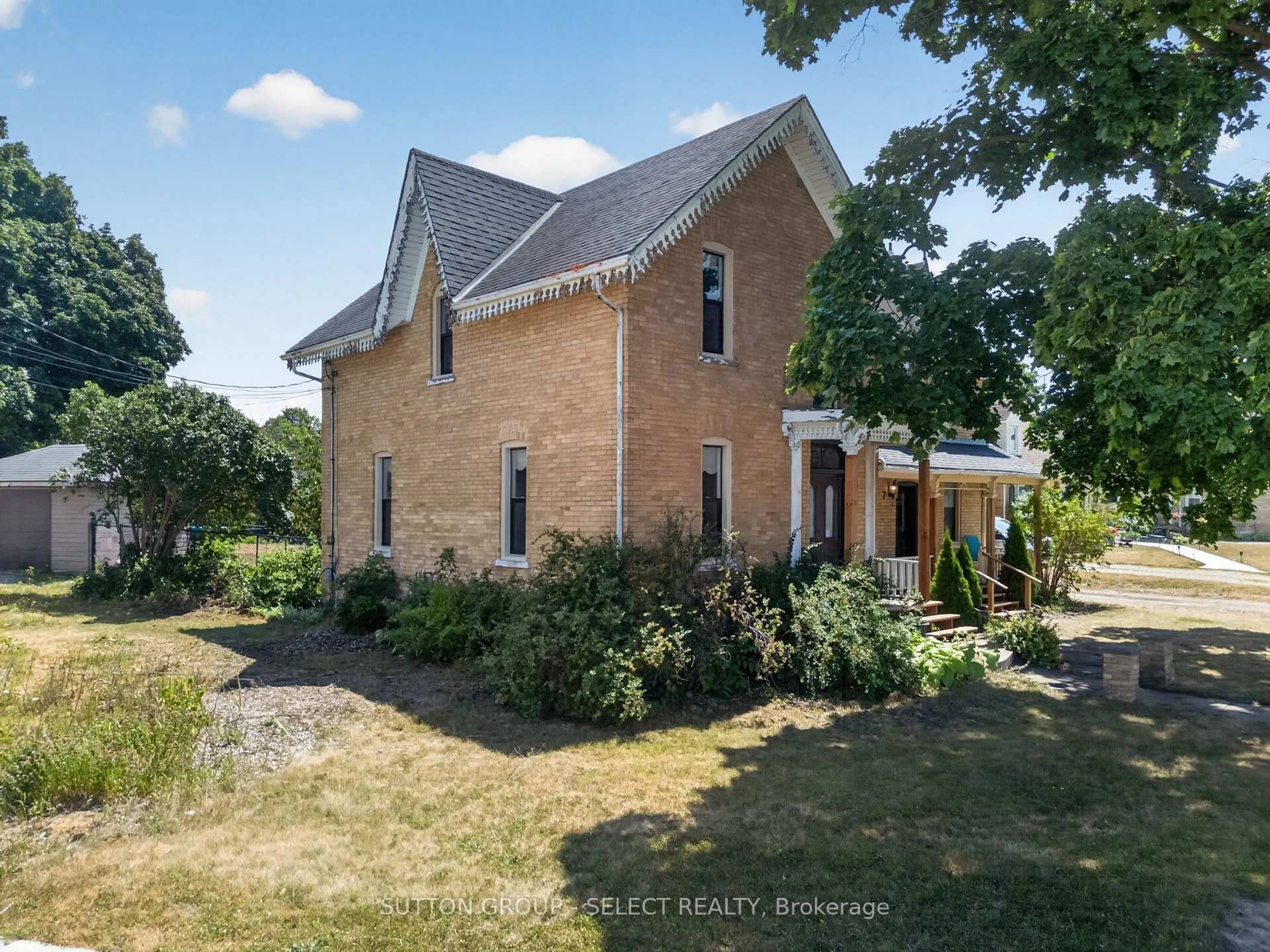 A pic from outside/outdoor area/front of a property/back of a property/a pic from drone, unknown for 7 Macnab St, Lambton Shores Ontario N0N 1J0