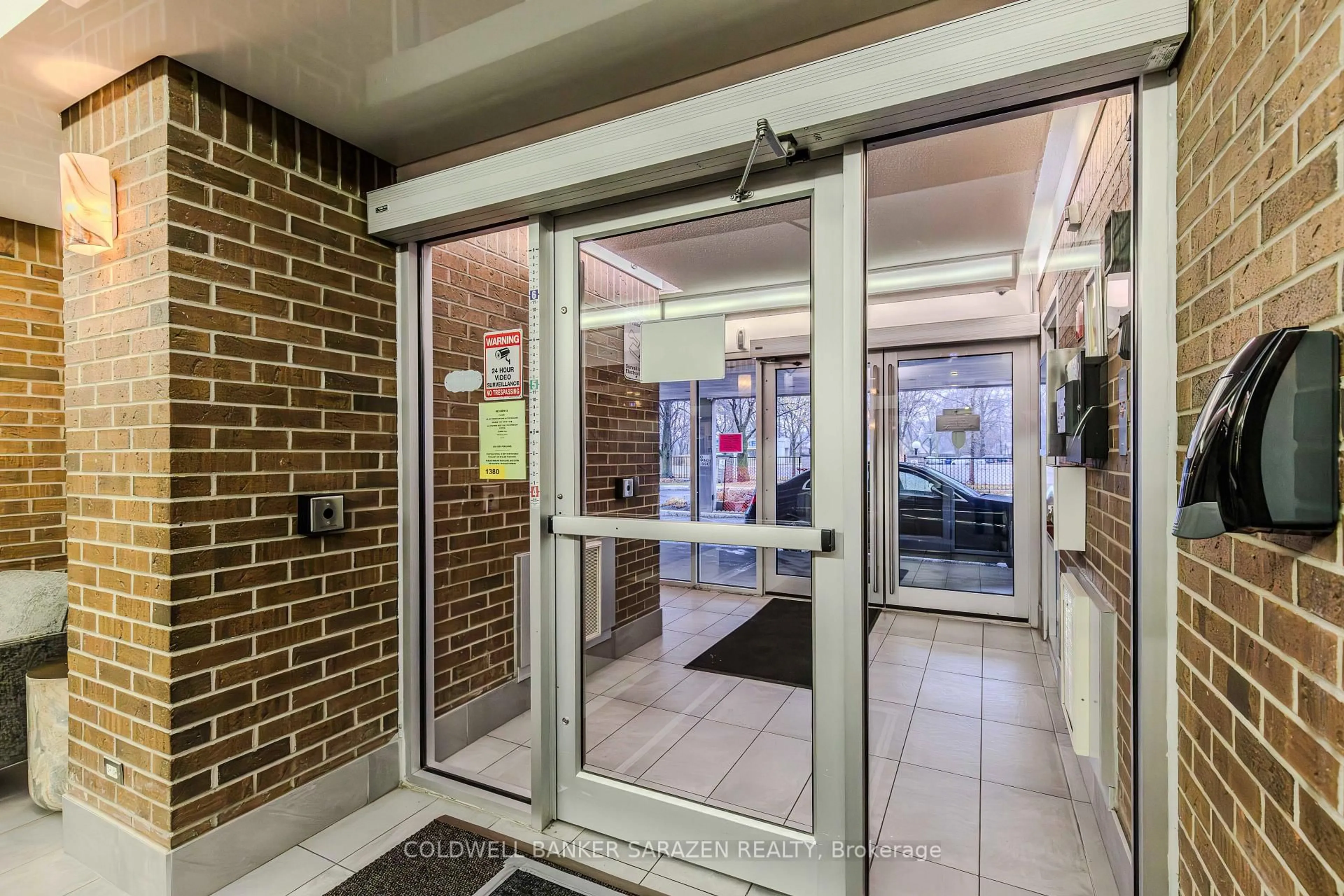 Indoor foyer for 1380 Prince Of Wales Dr #1401, Ottawa Ontario K2C 3N5