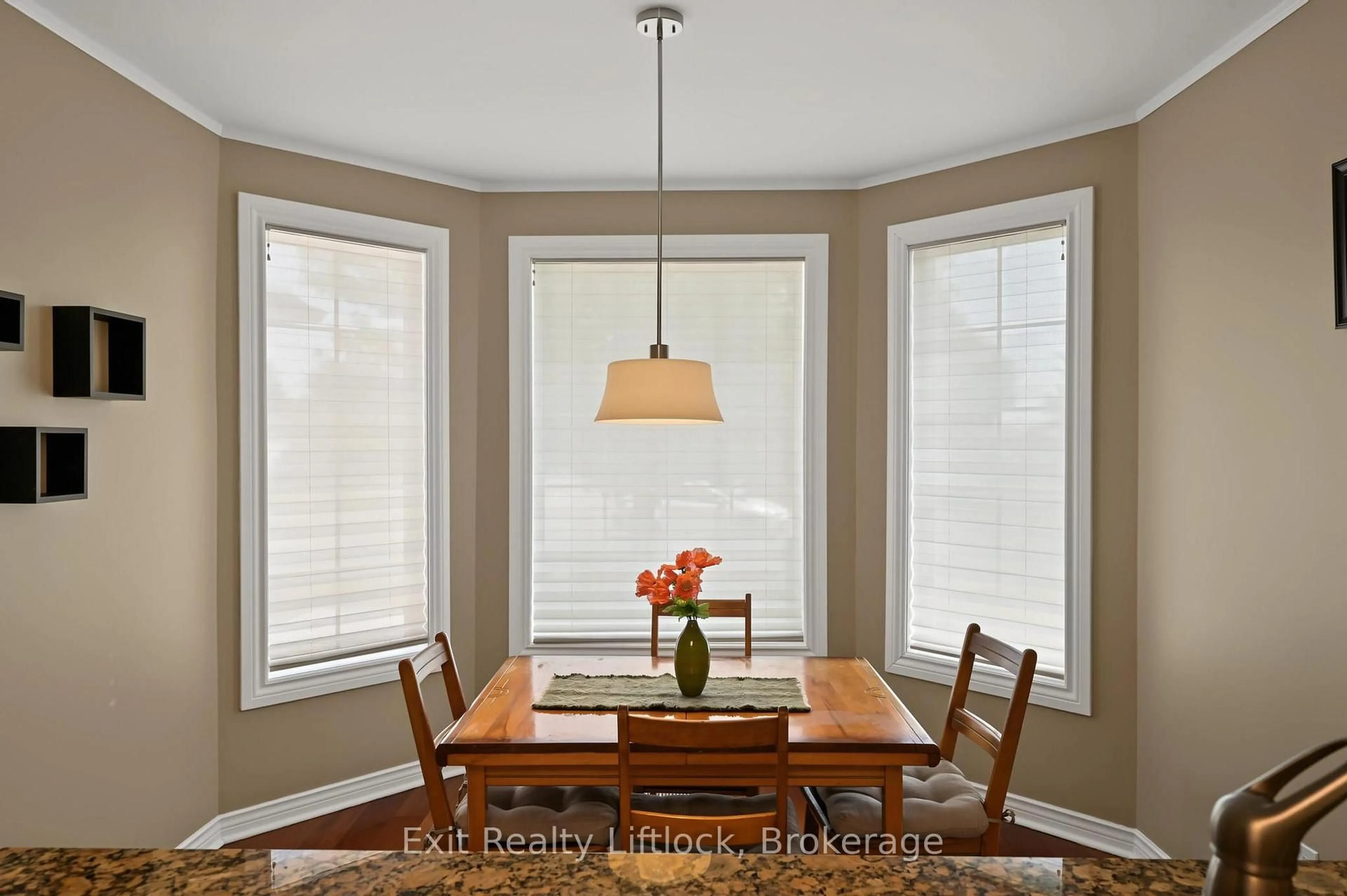 Dining room, wood/laminate floor for 2522 Marsdale Dr, Peterborough Ontario K9L 1R4