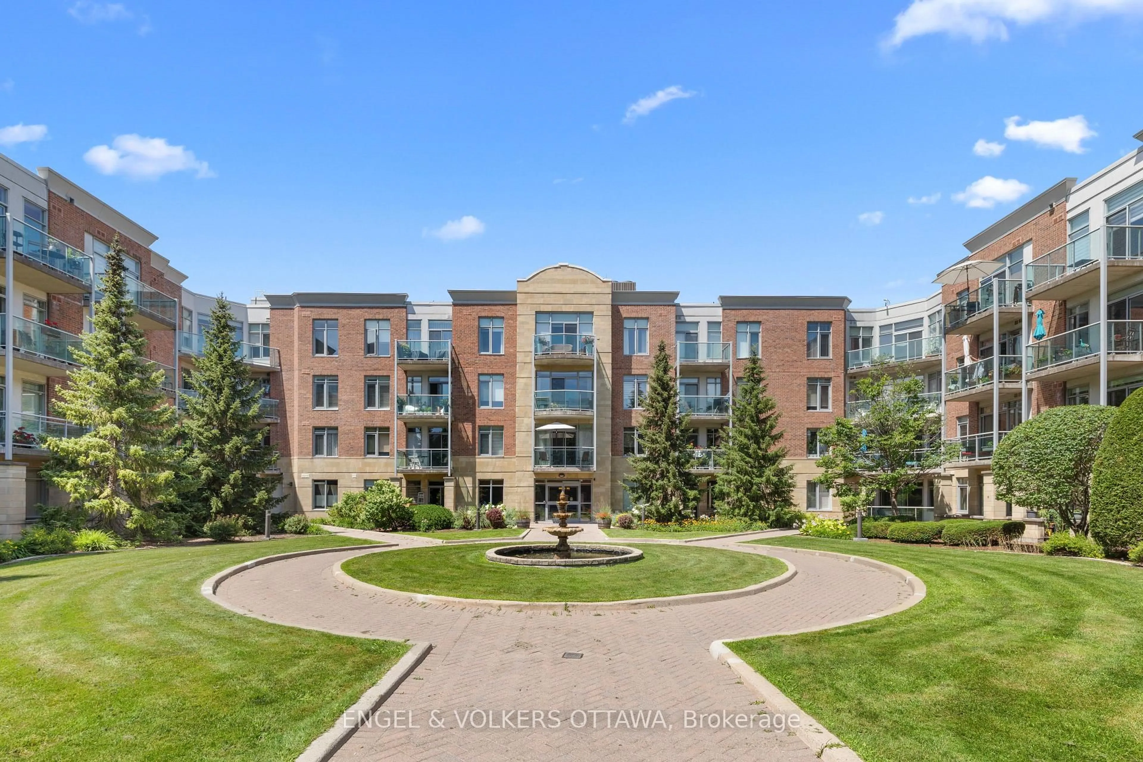 A pic from outside/outdoor area/front of a property/back of a property/a pic from drone, building for 205 Bolton St #304, Ottawa Ontario K1N 1K7