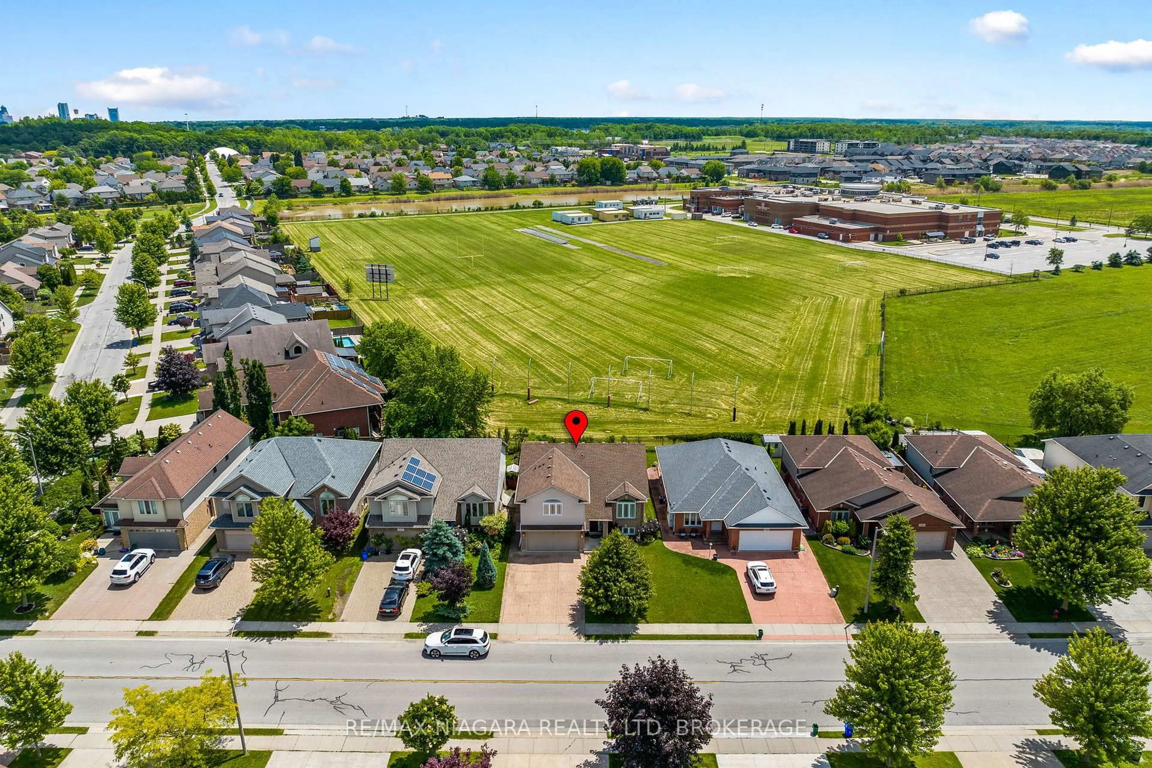A pic from outside/outdoor area/front of a property/back of a property/a pic from drone, unknown for 7040 St Michael Ave, Niagara Falls Ontario L2H 3N9