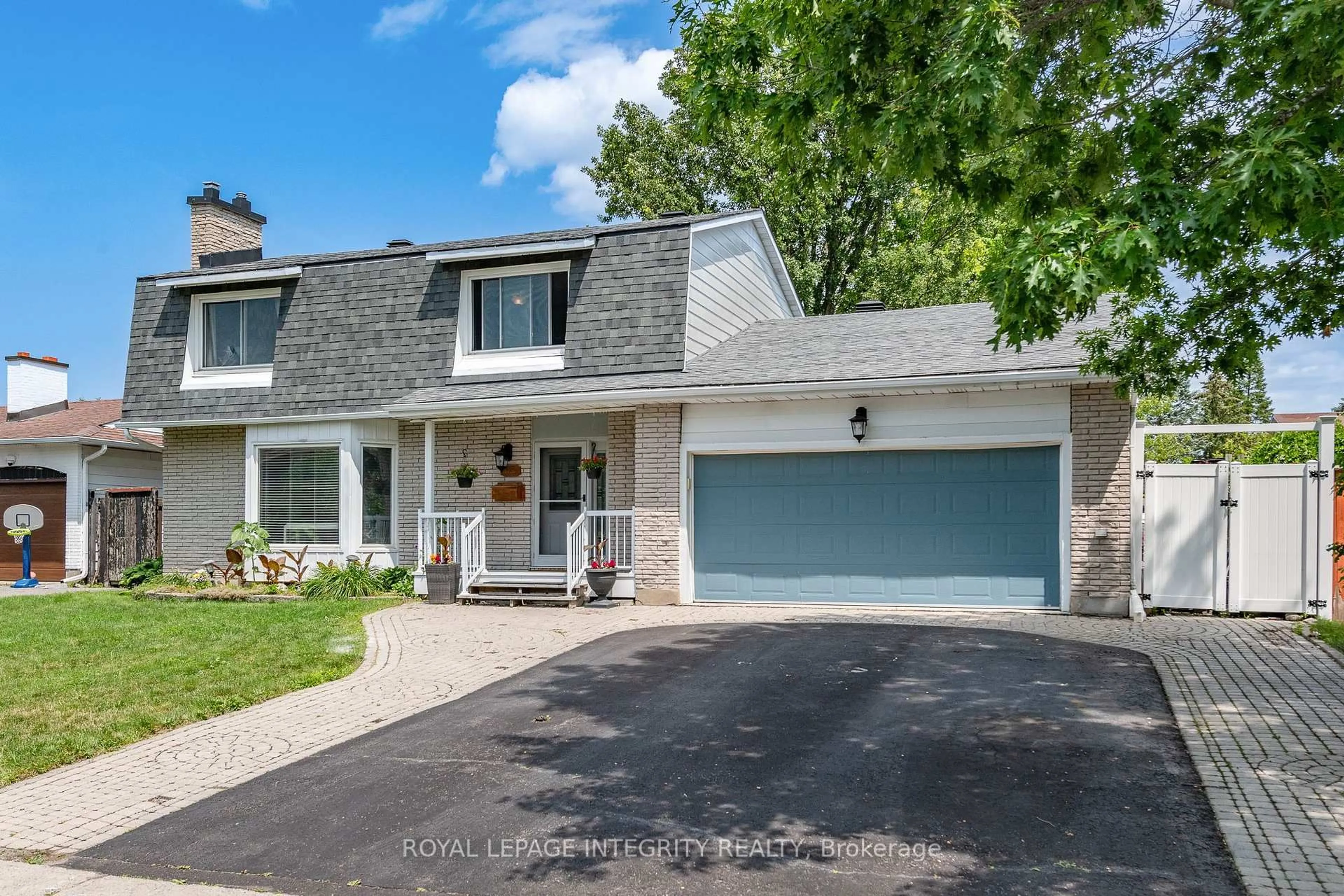 Home with vinyl exterior material, street for 95 Mcclellan Rd, Ottawa Ontario K2H 8L6