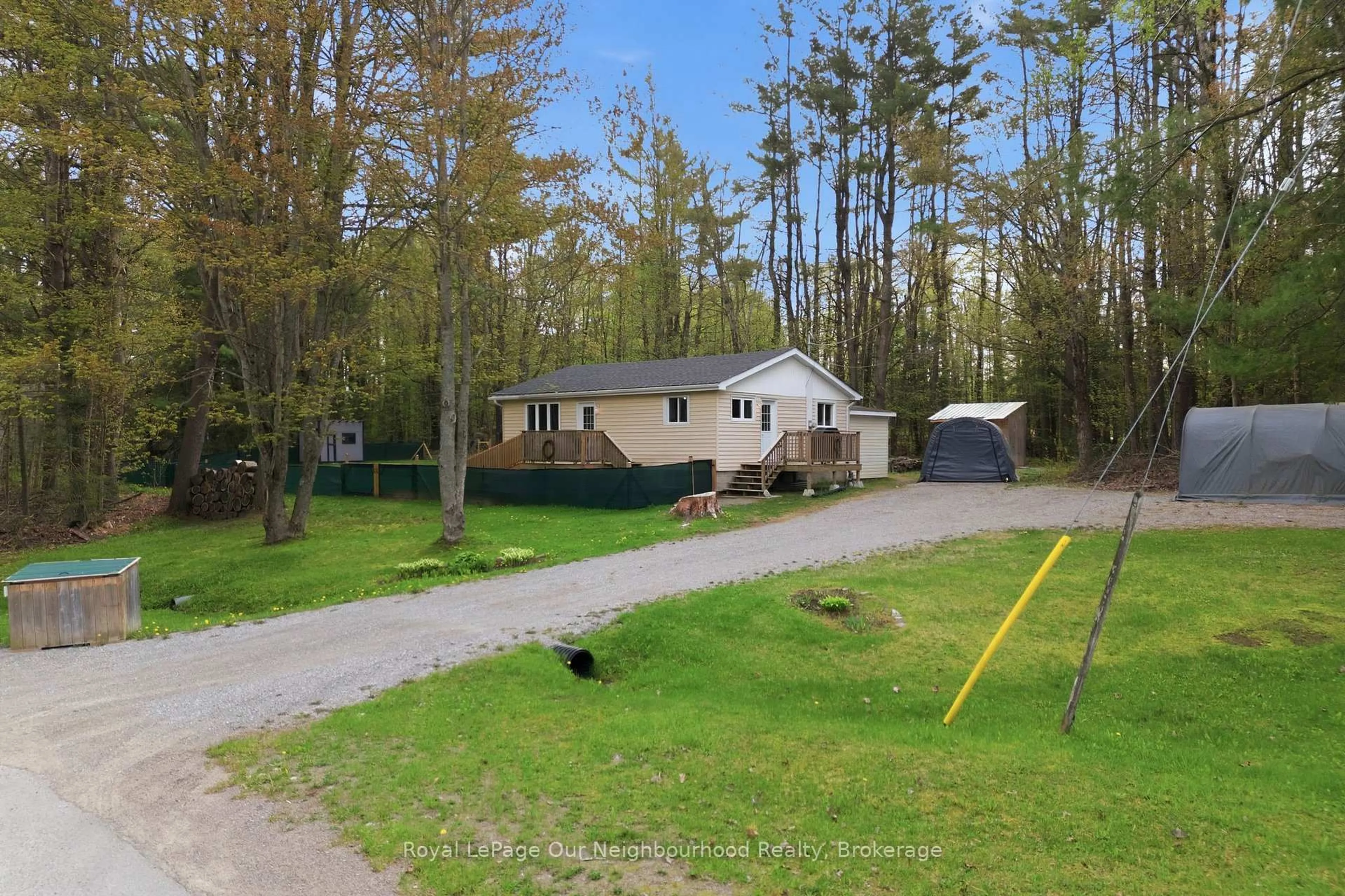 A pic from outside/outdoor area/front of a property/back of a property/a pic from drone, unknown for 14 Morrison St, Kawartha Lakes Ontario K0M 2L0