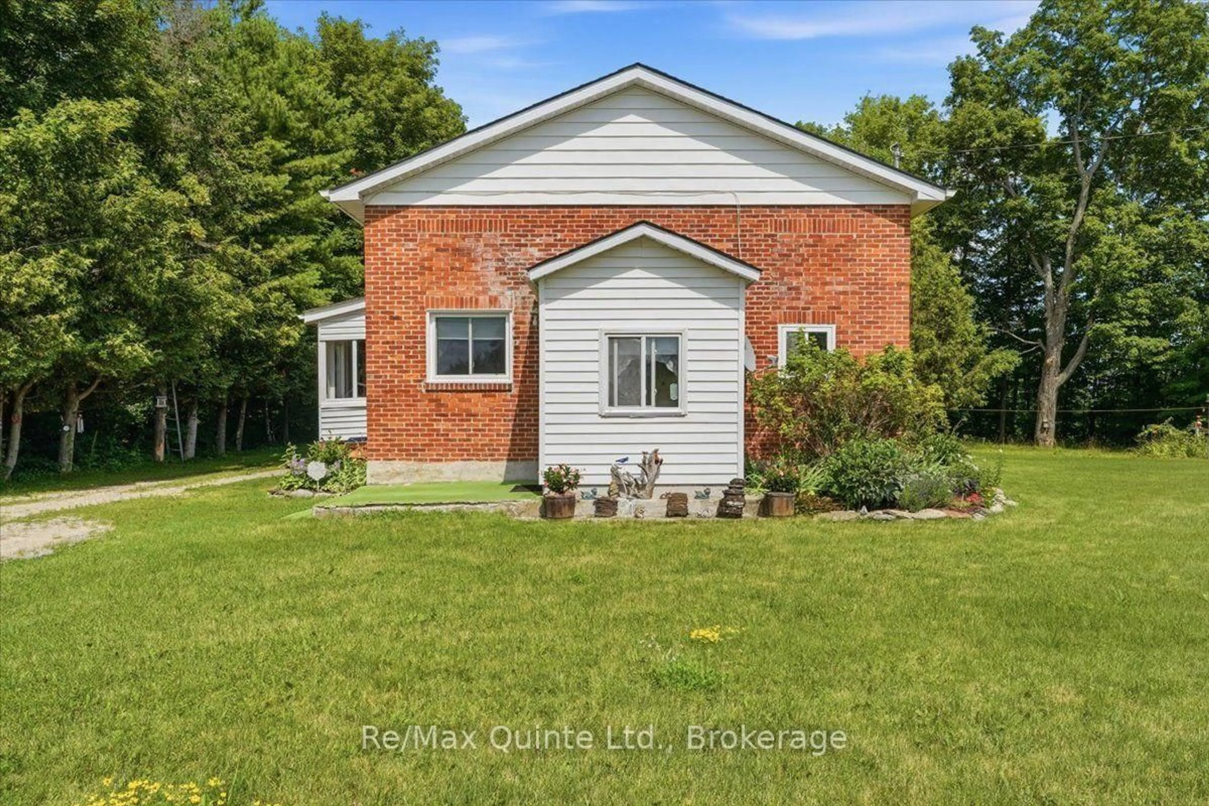 Home with brick exterior material, building for 16492 Highway 62, Madoc Ontario K0K 1Y0